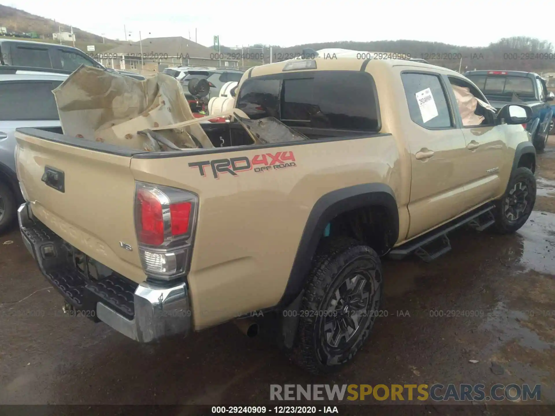 4 Photograph of a damaged car 3TMCZ5AN0LM359120 TOYOTA TACOMA 4WD 2020