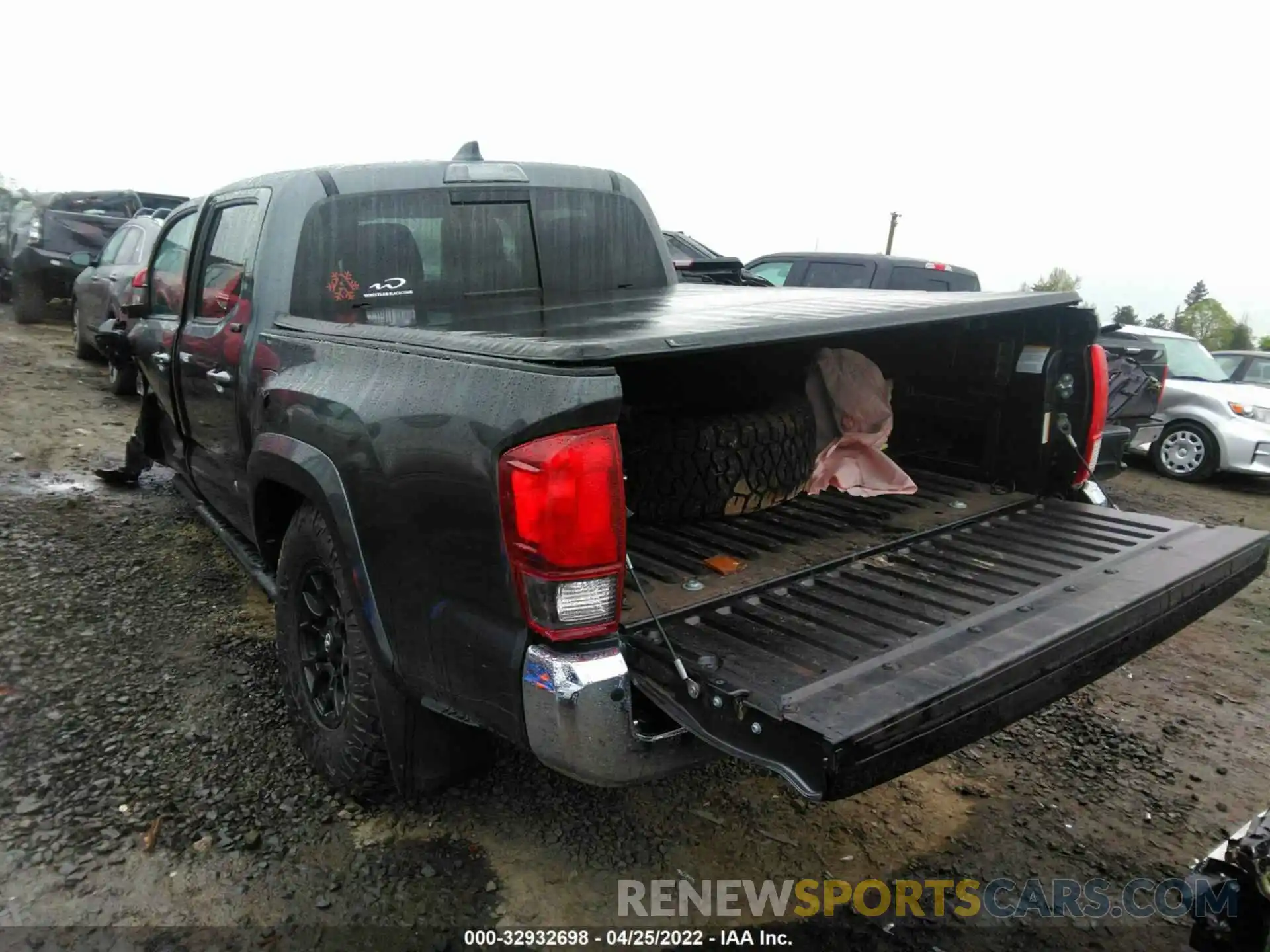 3 Photograph of a damaged car 3TMCZ5AN0LM359750 TOYOTA TACOMA 4WD 2020