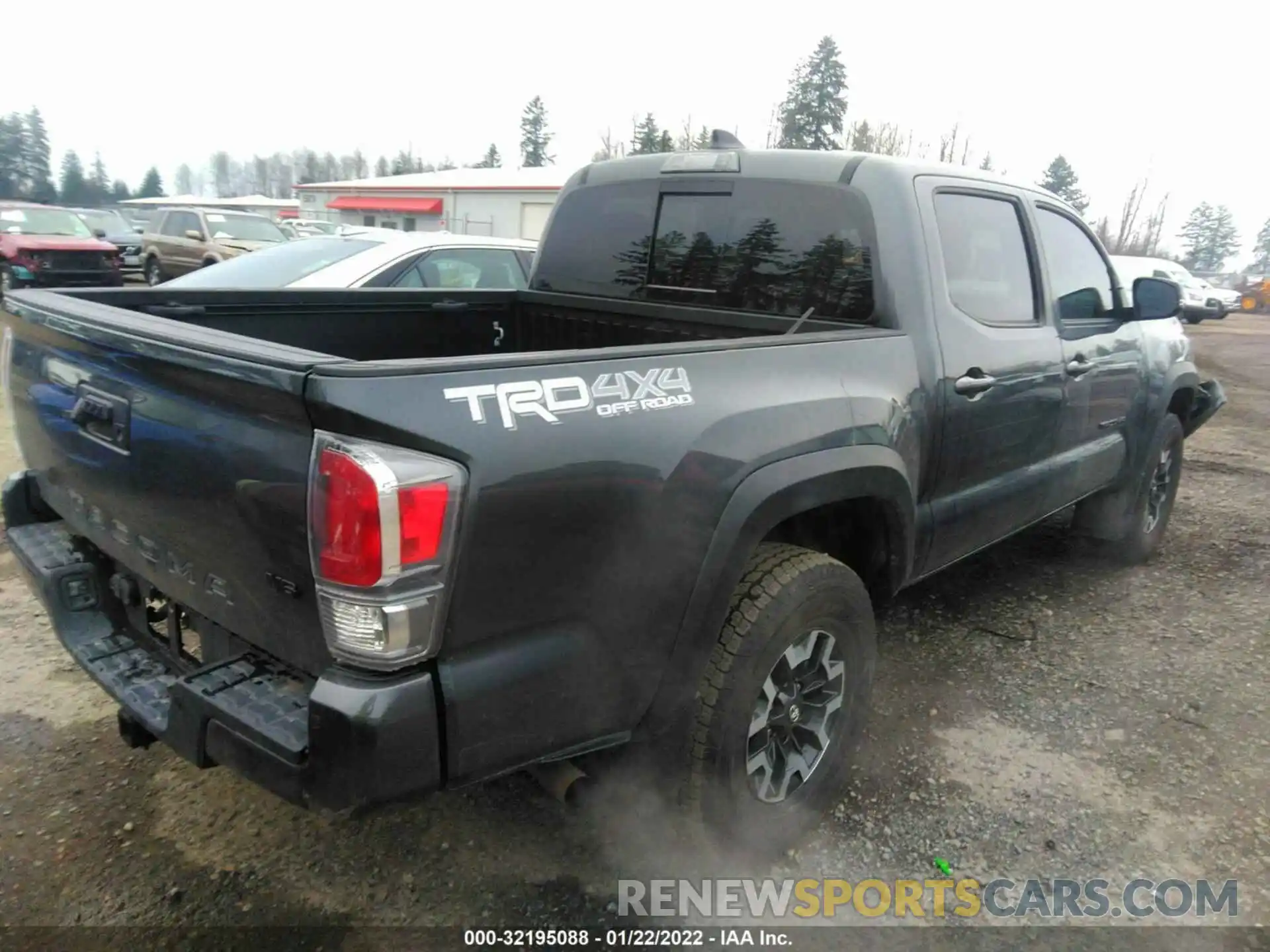 4 Фотография поврежденного автомобиля 3TMCZ5AN0LM359814 TOYOTA TACOMA 4WD 2020