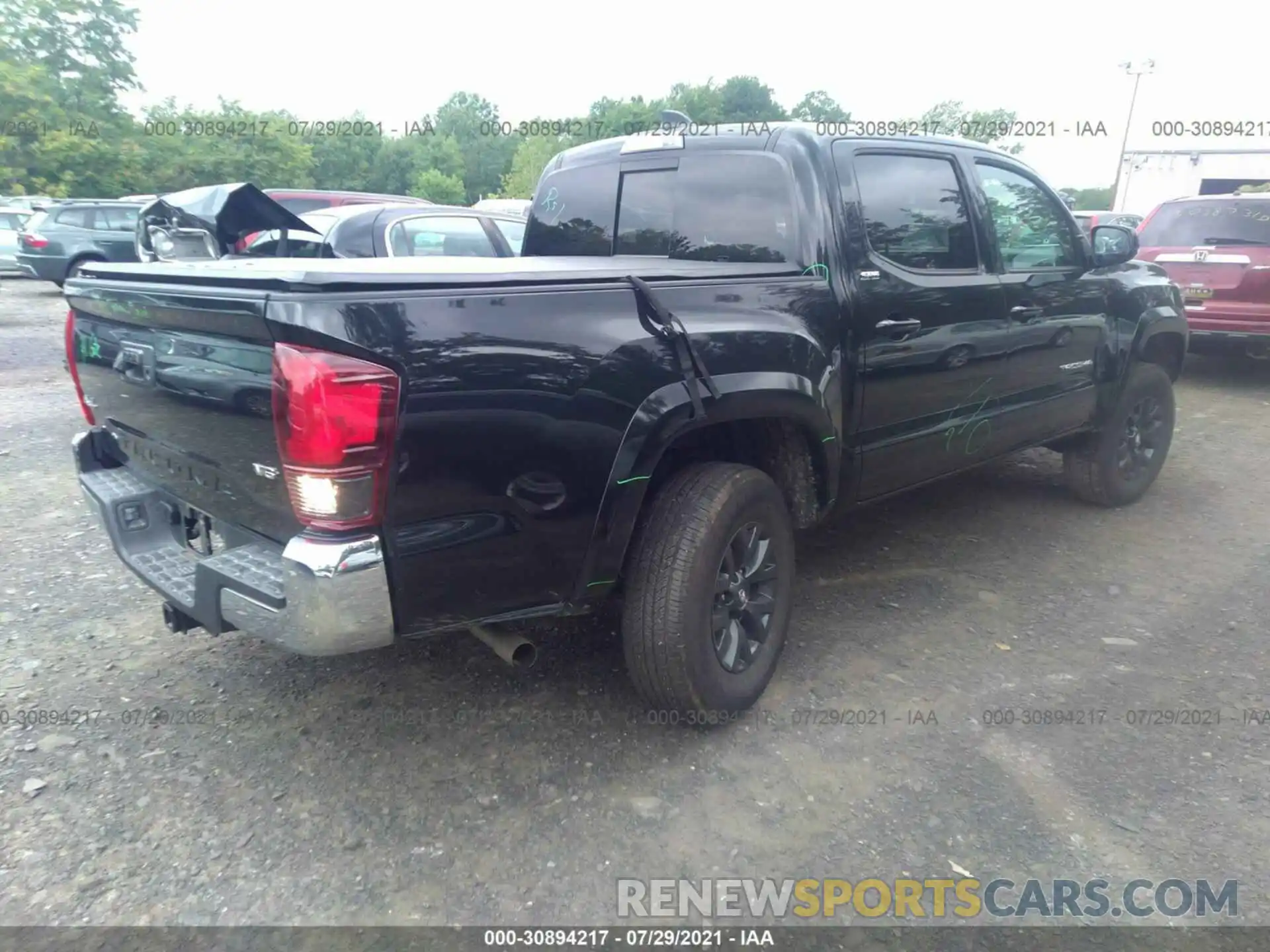 4 Photograph of a damaged car 3TMCZ5AN0LM364317 TOYOTA TACOMA 4WD 2020