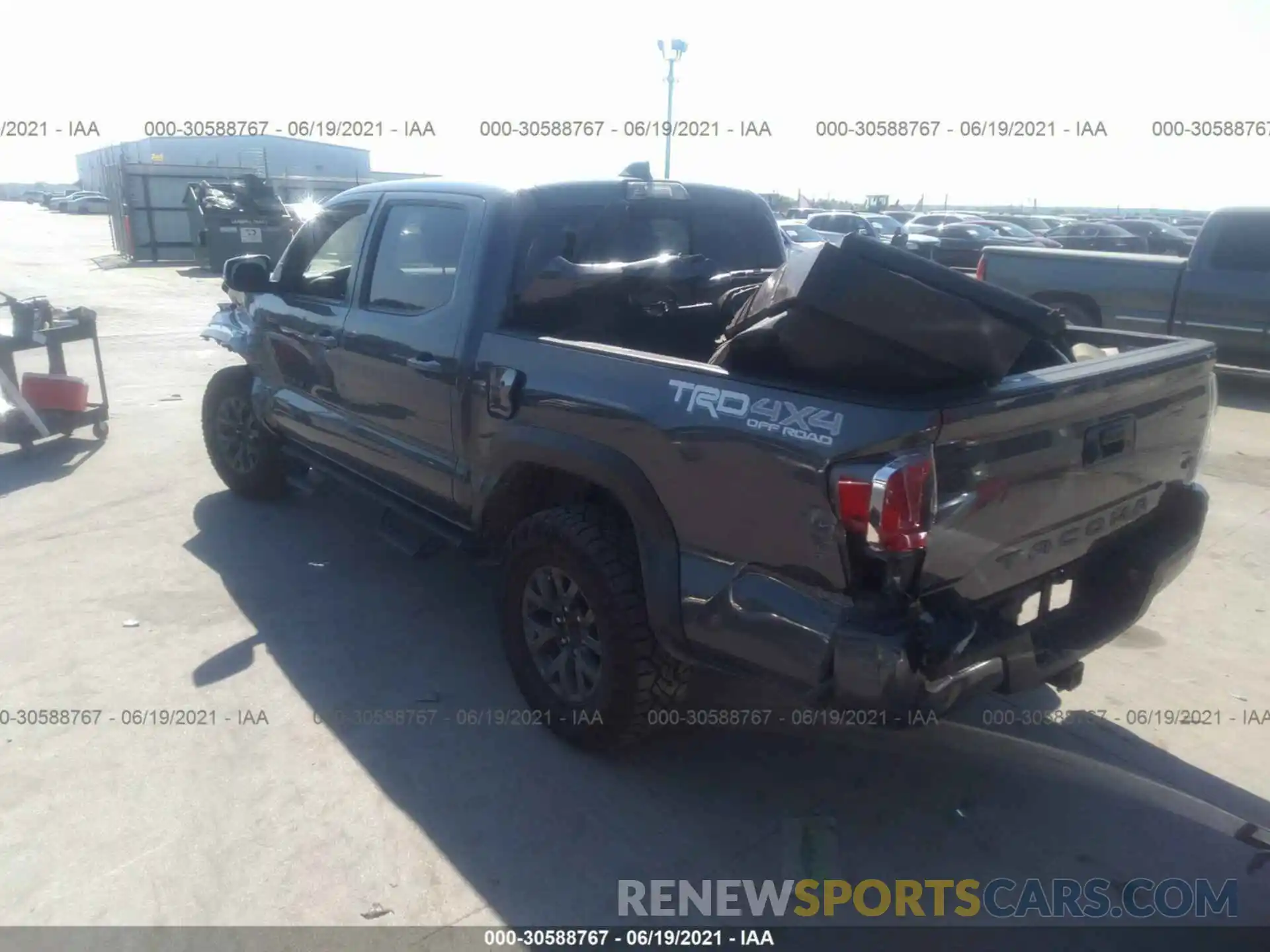 3 Photograph of a damaged car 3TMCZ5AN0LM368903 TOYOTA TACOMA 4WD 2020