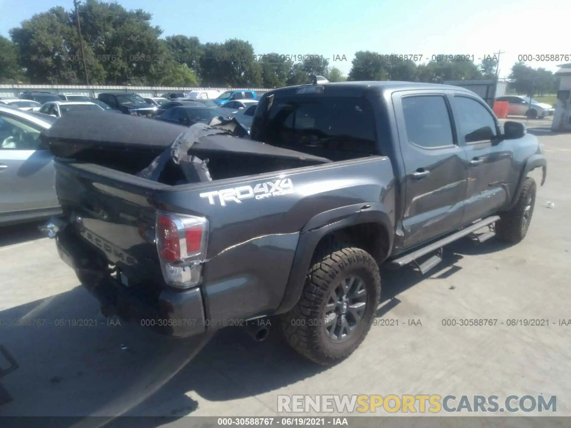 4 Photograph of a damaged car 3TMCZ5AN0LM368903 TOYOTA TACOMA 4WD 2020