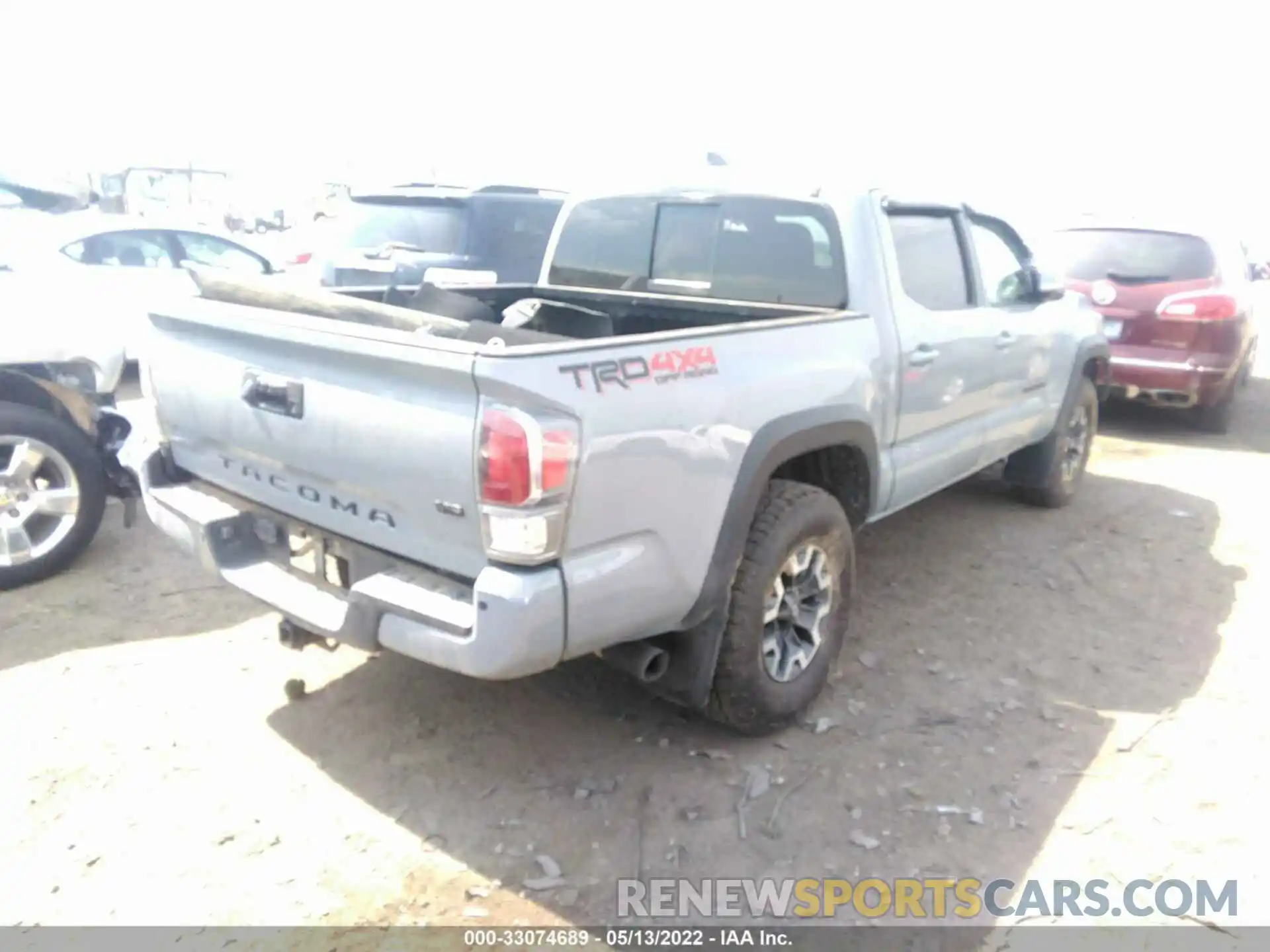 4 Photograph of a damaged car 3TMCZ5AN1LM292172 TOYOTA TACOMA 4WD 2020