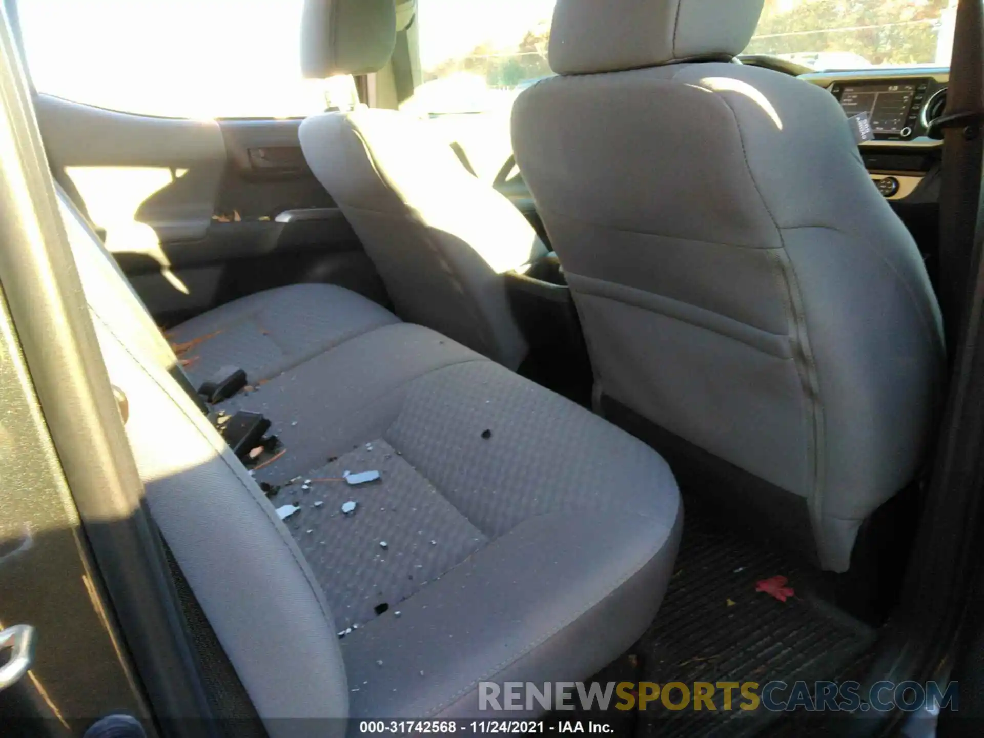 8 Photograph of a damaged car 3TMCZ5AN1LM306765 TOYOTA TACOMA 4WD 2020