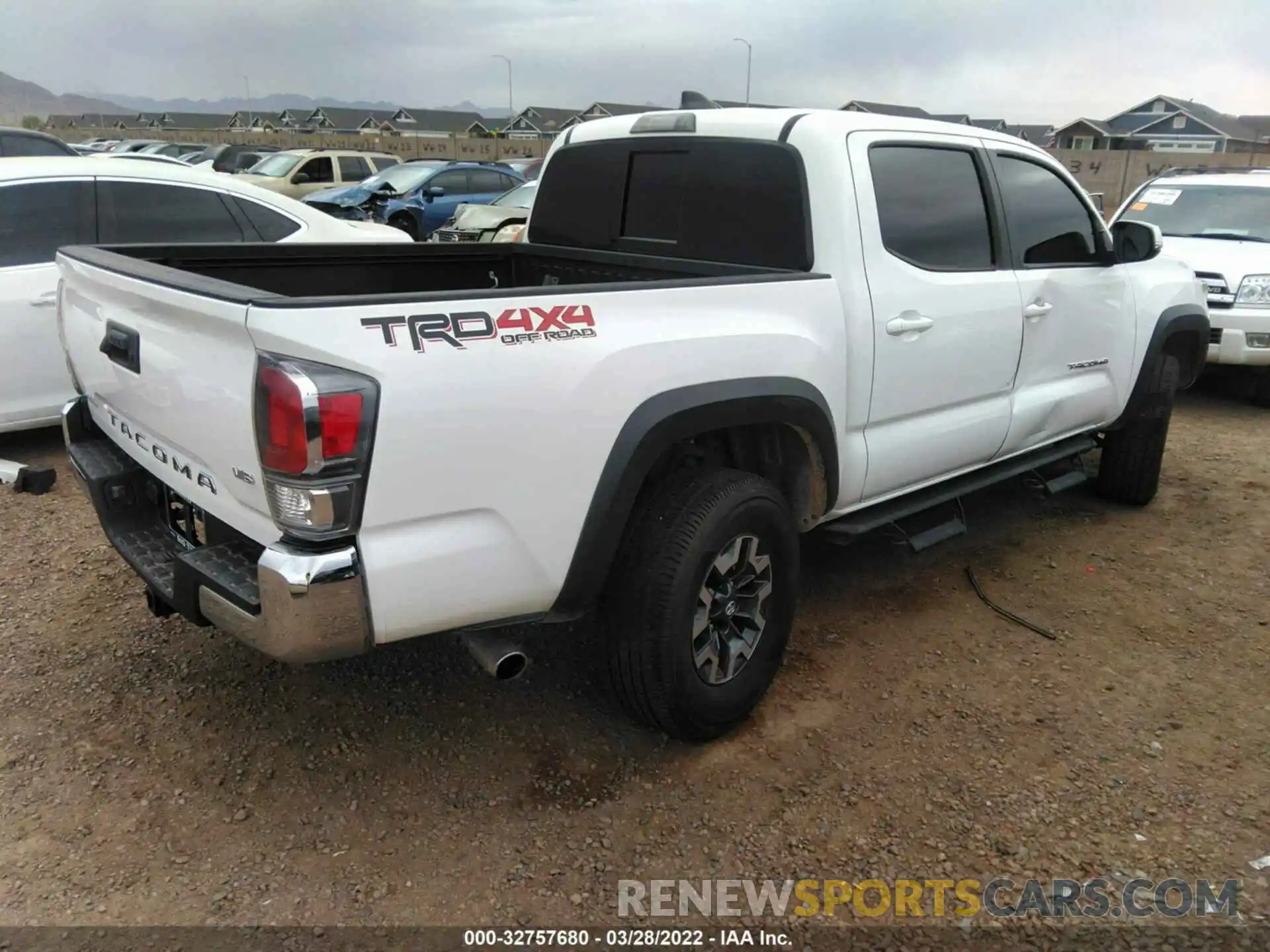 4 Photograph of a damaged car 3TMCZ5AN1LM309214 TOYOTA TACOMA 4WD 2020