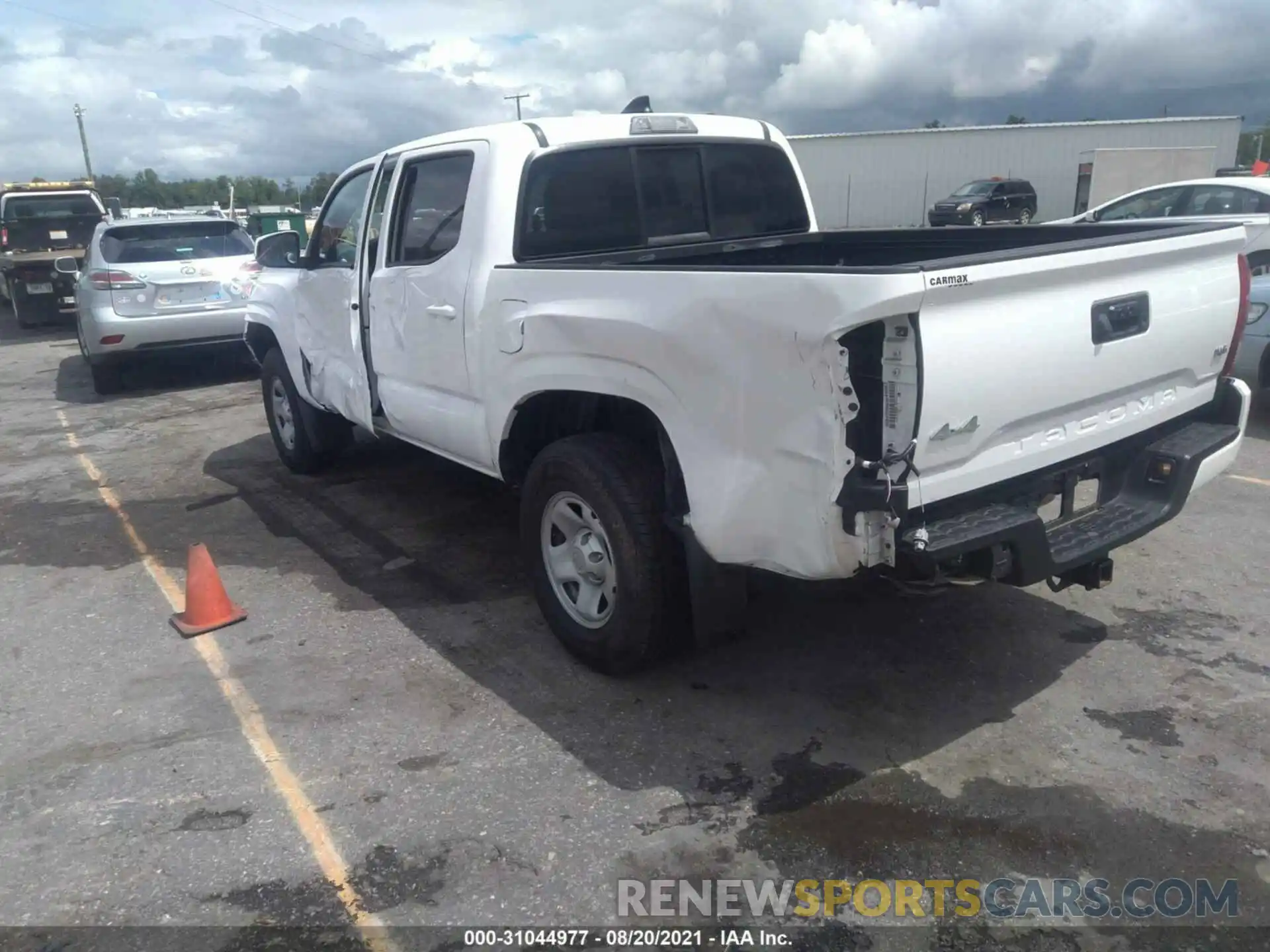 3 Фотография поврежденного автомобиля 3TMCZ5AN1LM312288 TOYOTA TACOMA 4WD 2020