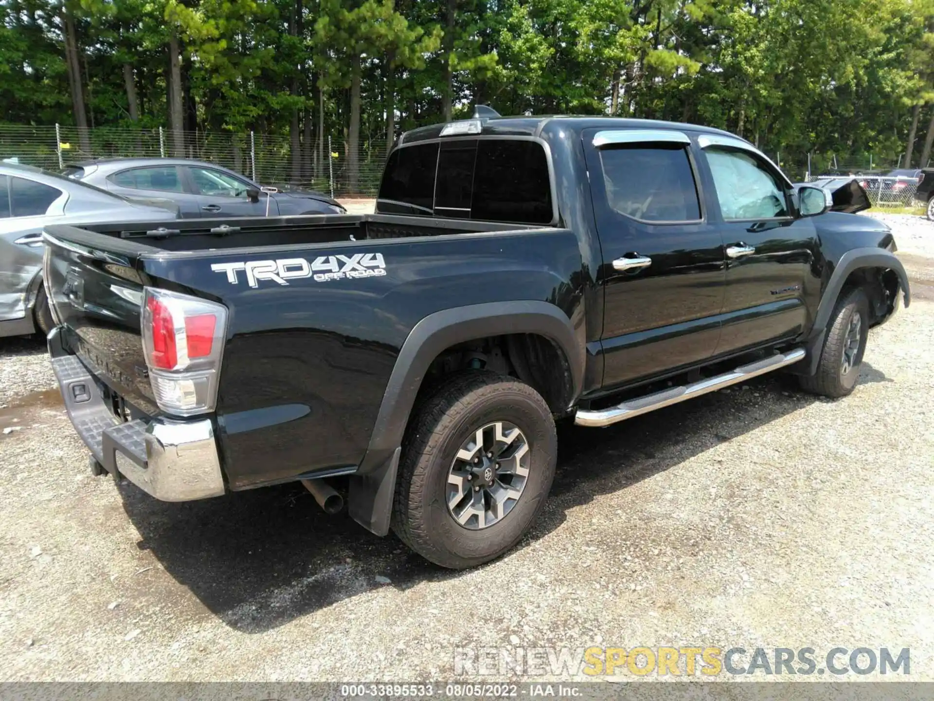 4 Photograph of a damaged car 3TMCZ5AN1LM312372 TOYOTA TACOMA 4WD 2020