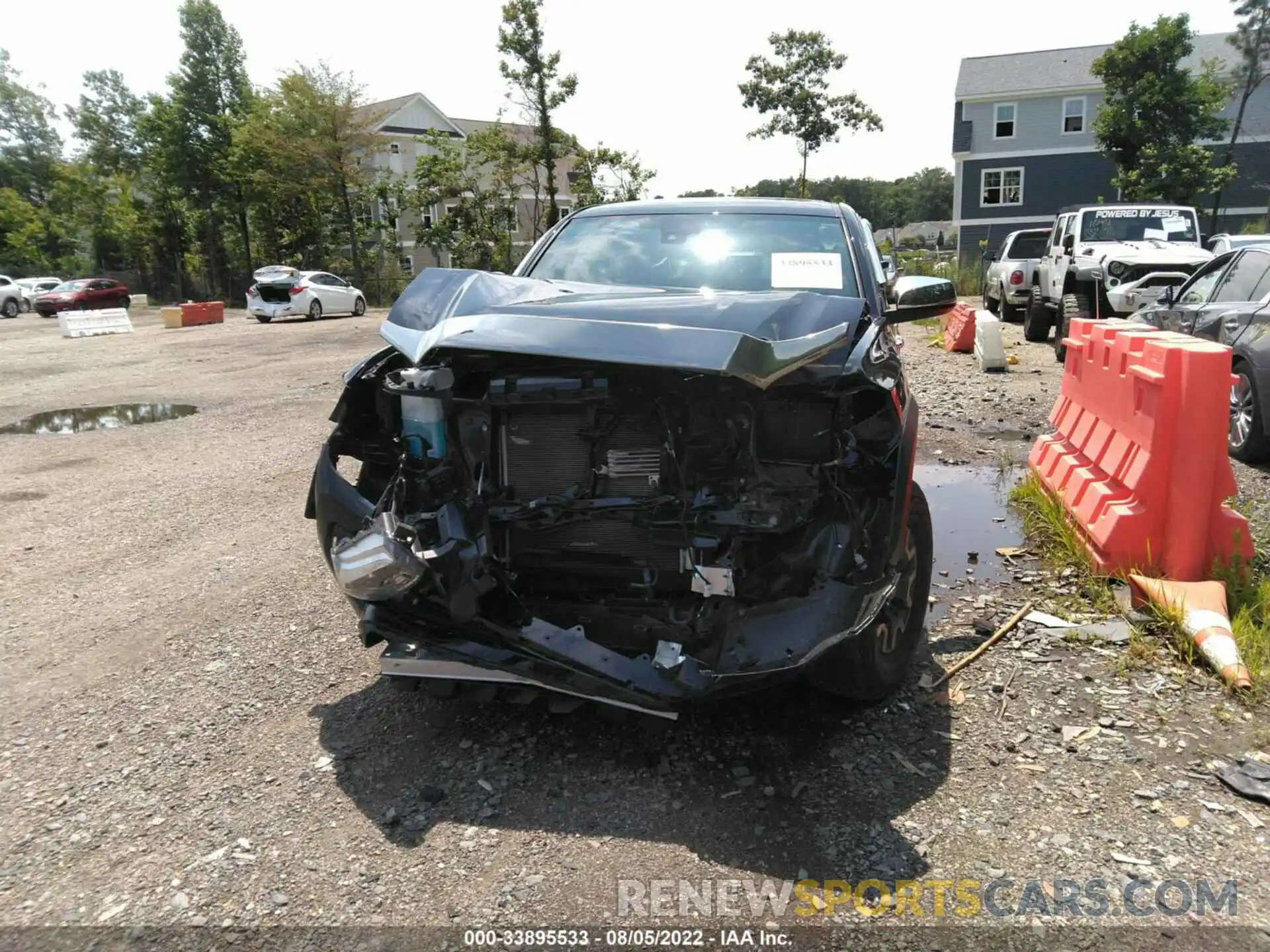 6 Photograph of a damaged car 3TMCZ5AN1LM312372 TOYOTA TACOMA 4WD 2020