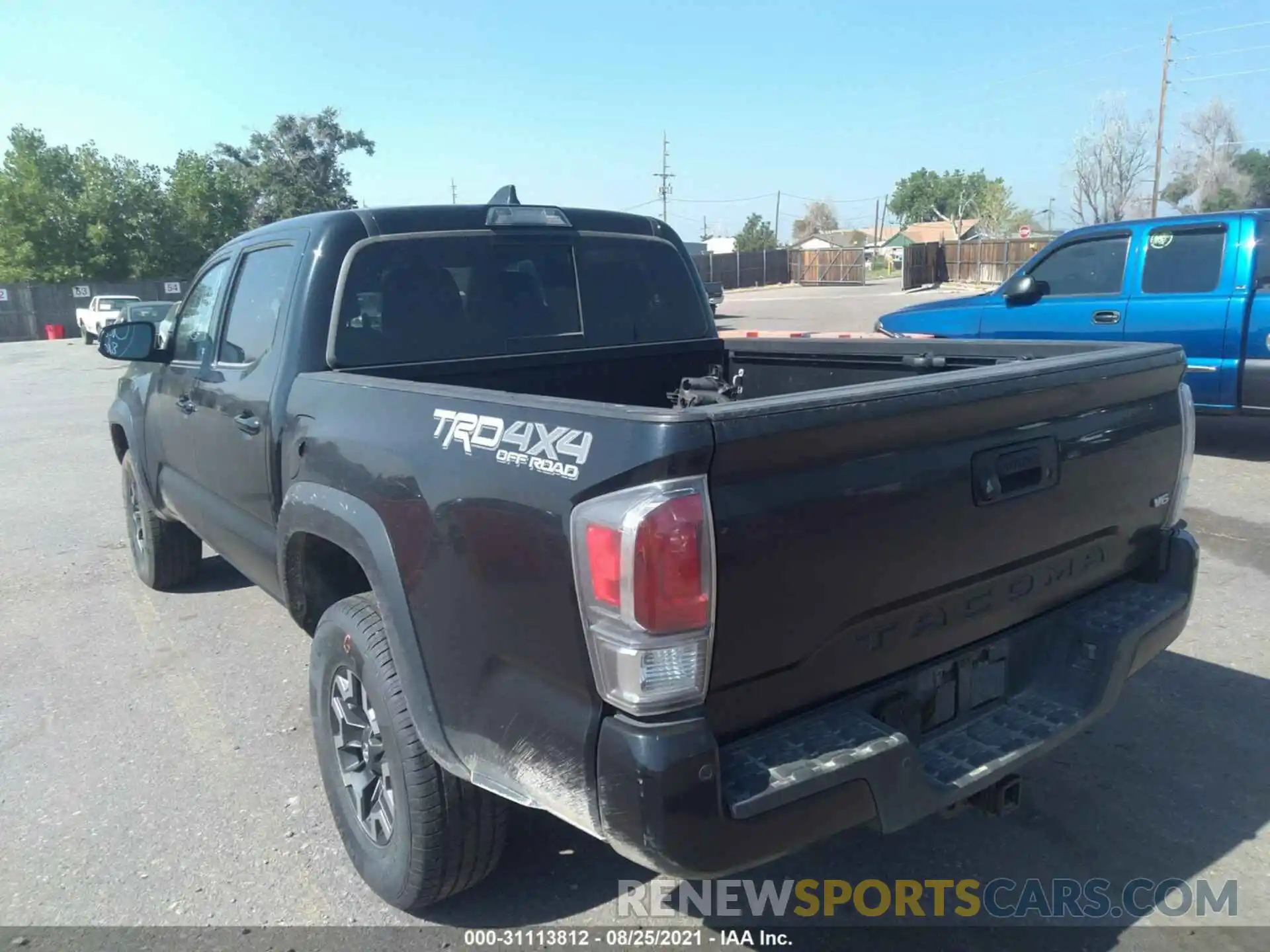 3 Фотография поврежденного автомобиля 3TMCZ5AN1LM314252 TOYOTA TACOMA 4WD 2020