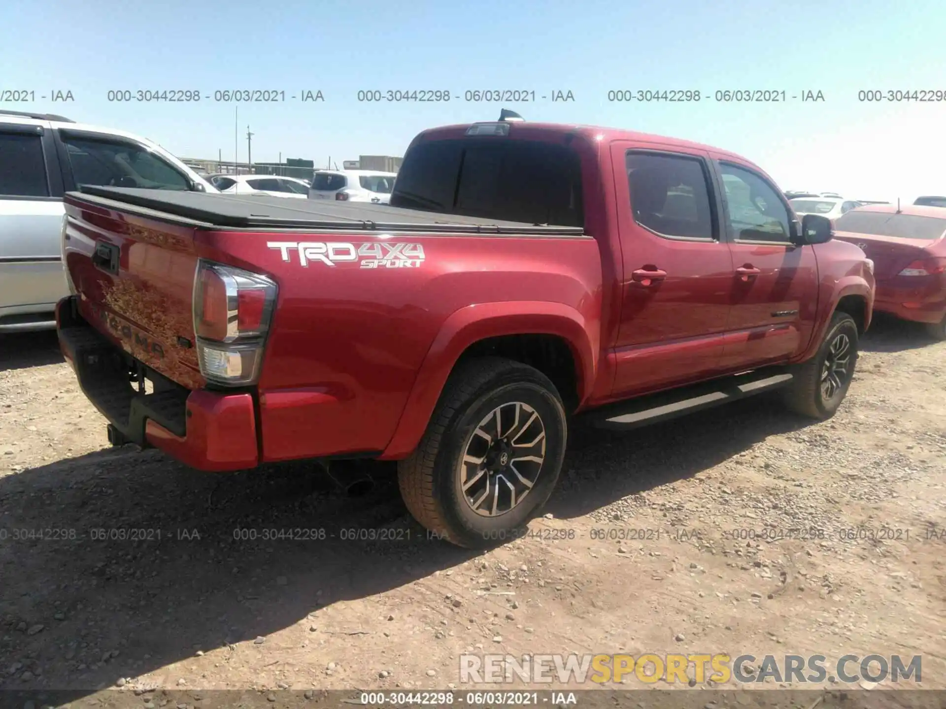 4 Photograph of a damaged car 3TMCZ5AN1LM315000 TOYOTA TACOMA 4WD 2020