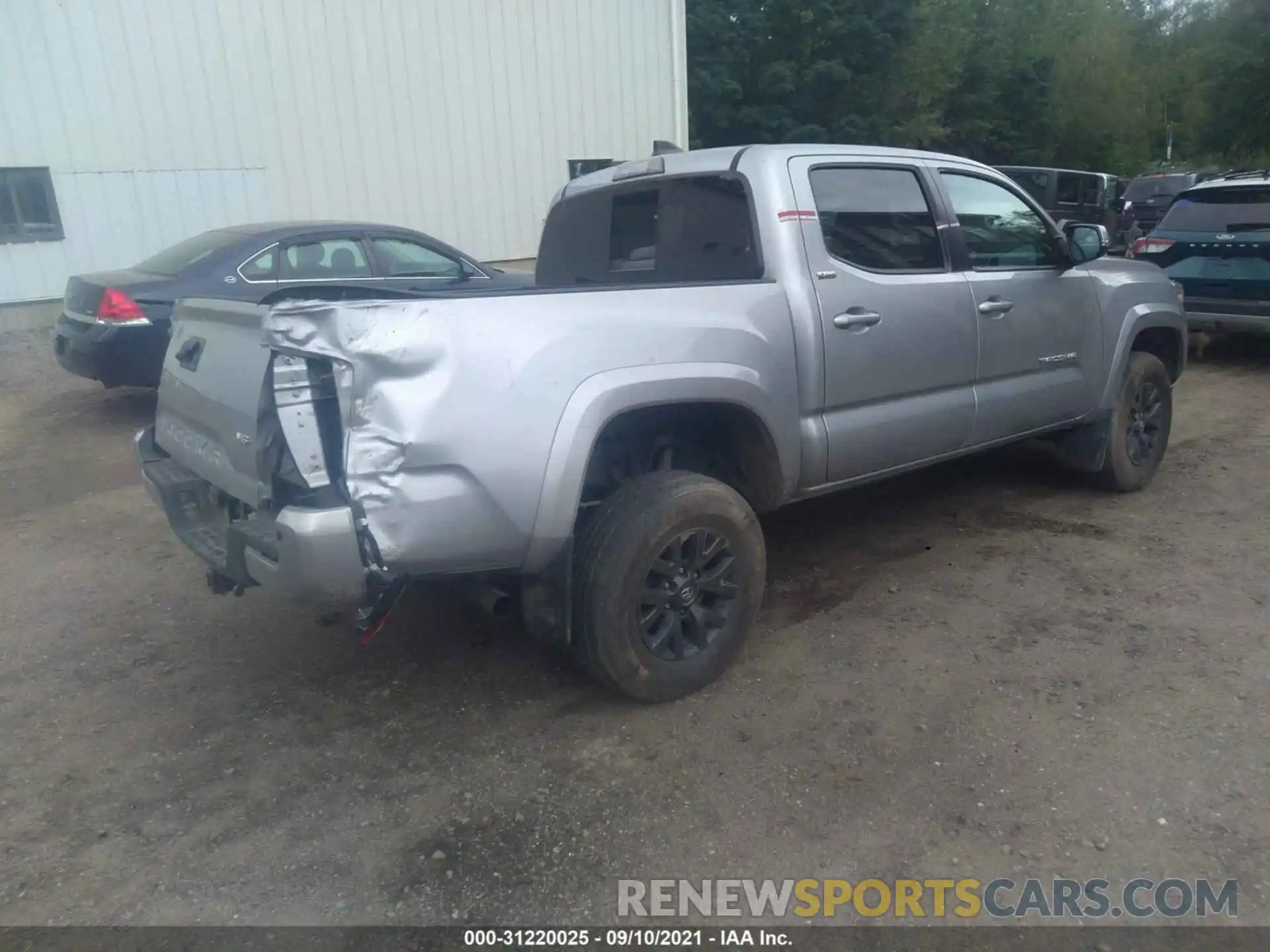 4 Фотография поврежденного автомобиля 3TMCZ5AN1LM320617 TOYOTA TACOMA 4WD 2020