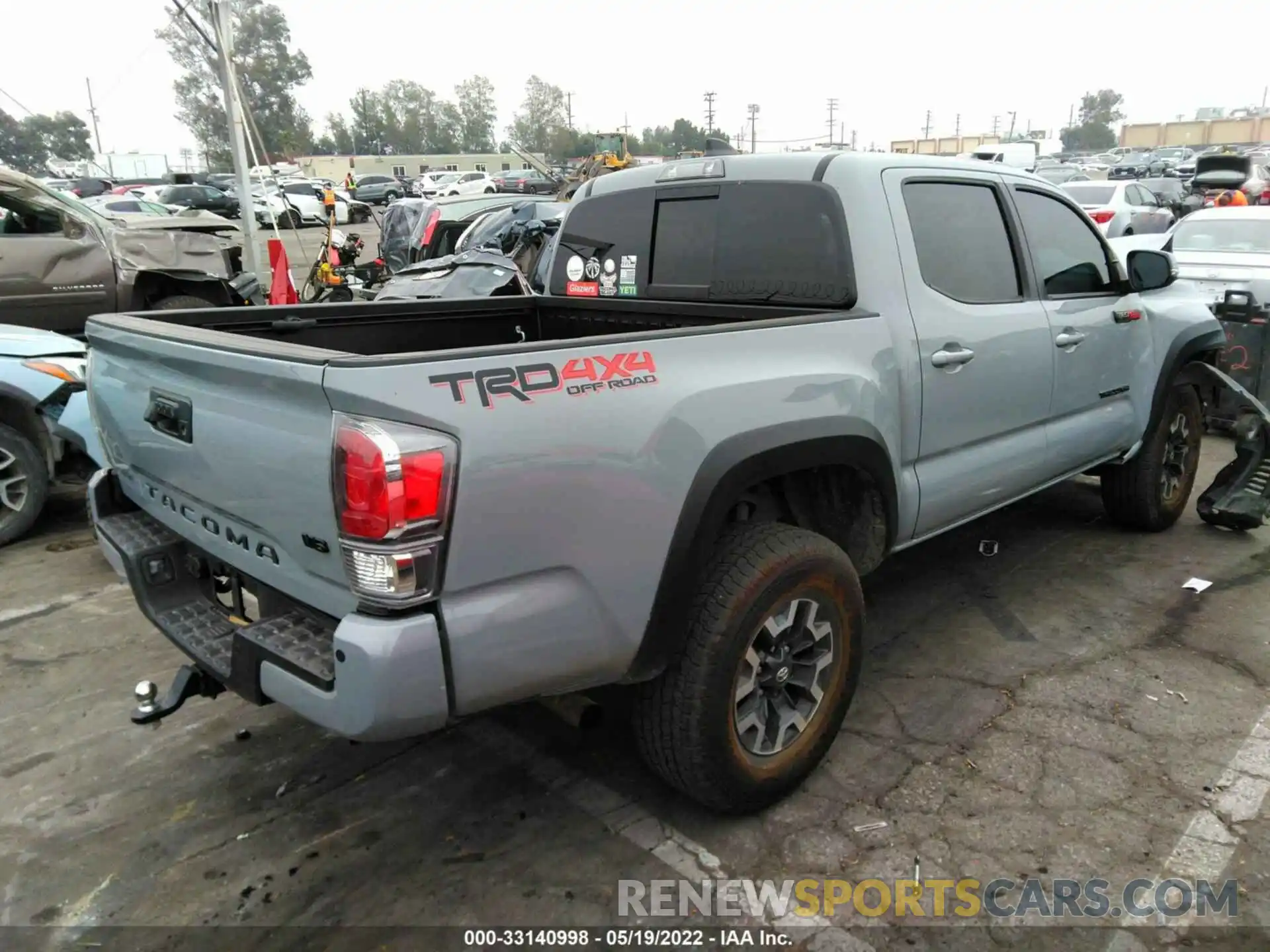 4 Photograph of a damaged car 3TMCZ5AN1LM321492 TOYOTA TACOMA 4WD 2020