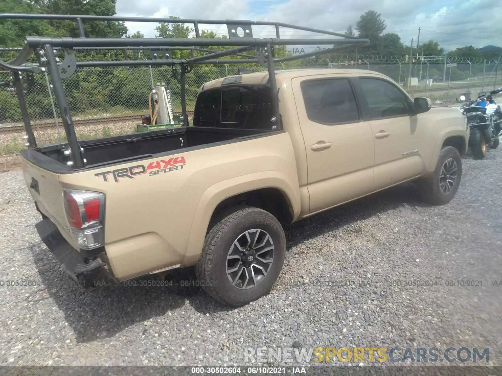 4 Photograph of a damaged car 3TMCZ5AN1LM321573 TOYOTA TACOMA 4WD 2020