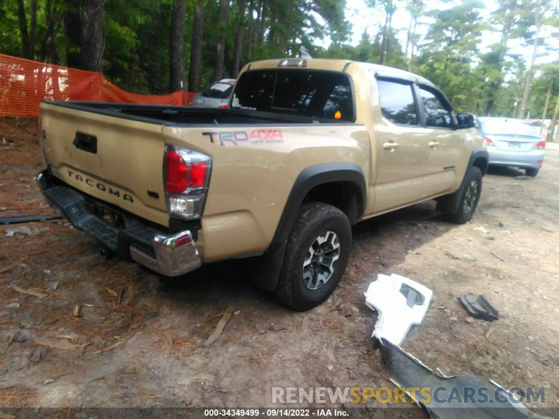 4 Photograph of a damaged car 3TMCZ5AN1LM328586 TOYOTA TACOMA 4WD 2020