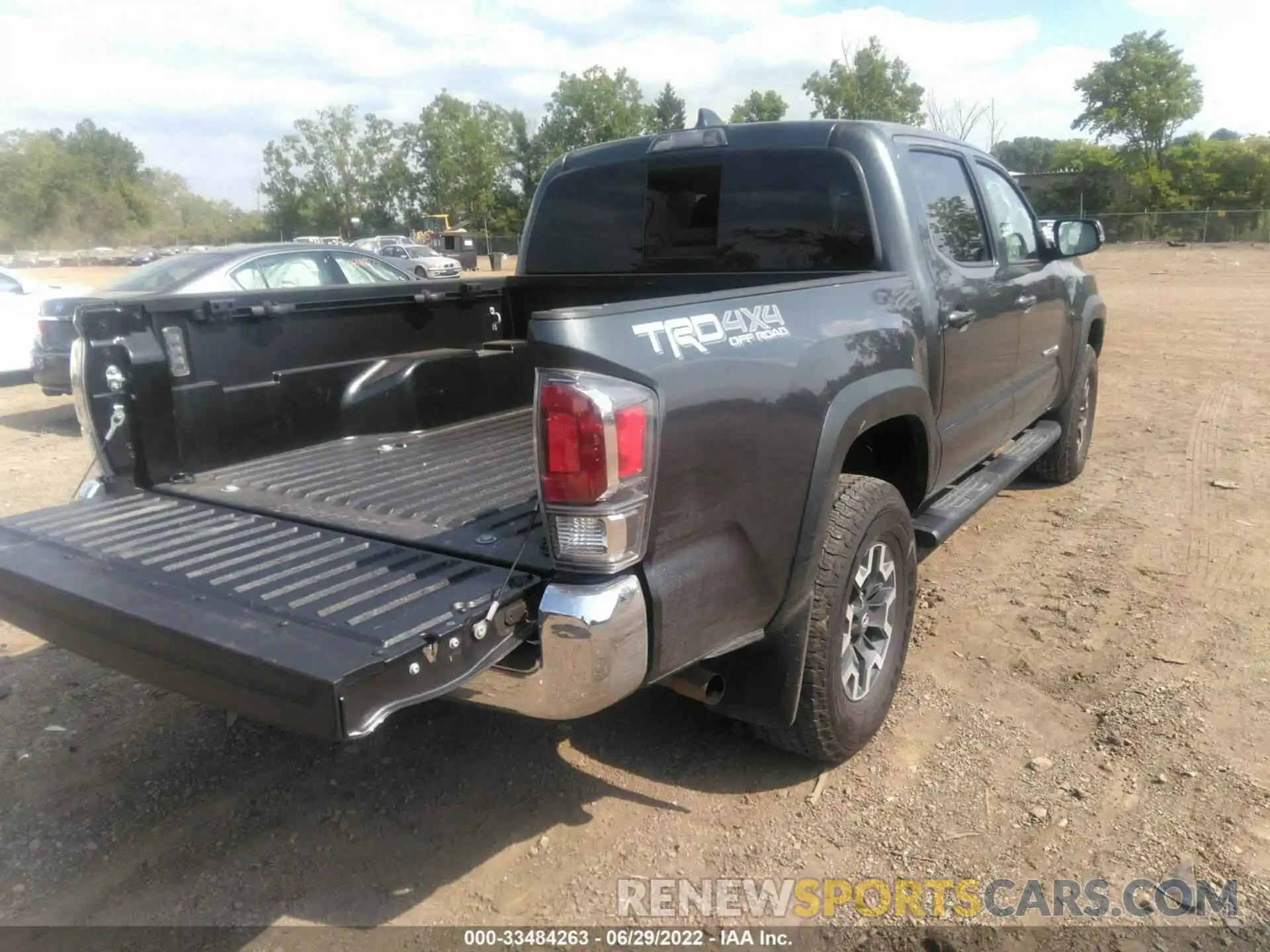 4 Photograph of a damaged car 3TMCZ5AN1LM331200 TOYOTA TACOMA 4WD 2020