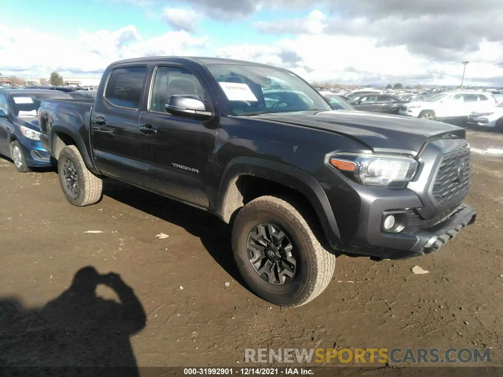 1 Фотография поврежденного автомобиля 3TMCZ5AN1LM331813 TOYOTA TACOMA 4WD 2020