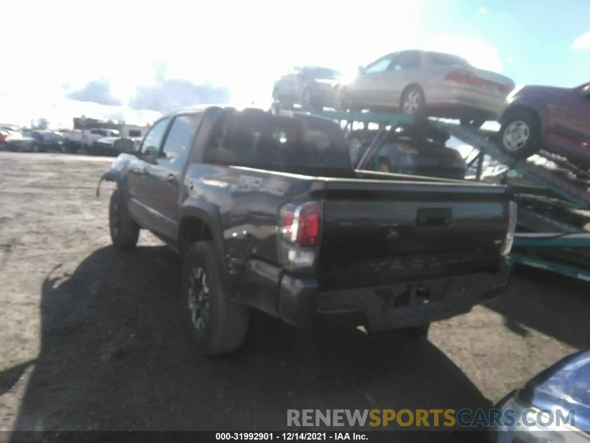 3 Фотография поврежденного автомобиля 3TMCZ5AN1LM331813 TOYOTA TACOMA 4WD 2020