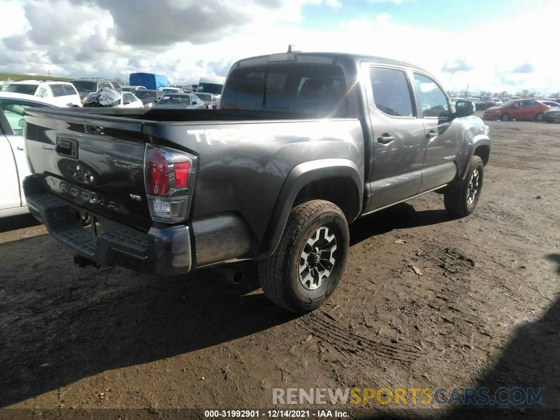 4 Фотография поврежденного автомобиля 3TMCZ5AN1LM331813 TOYOTA TACOMA 4WD 2020