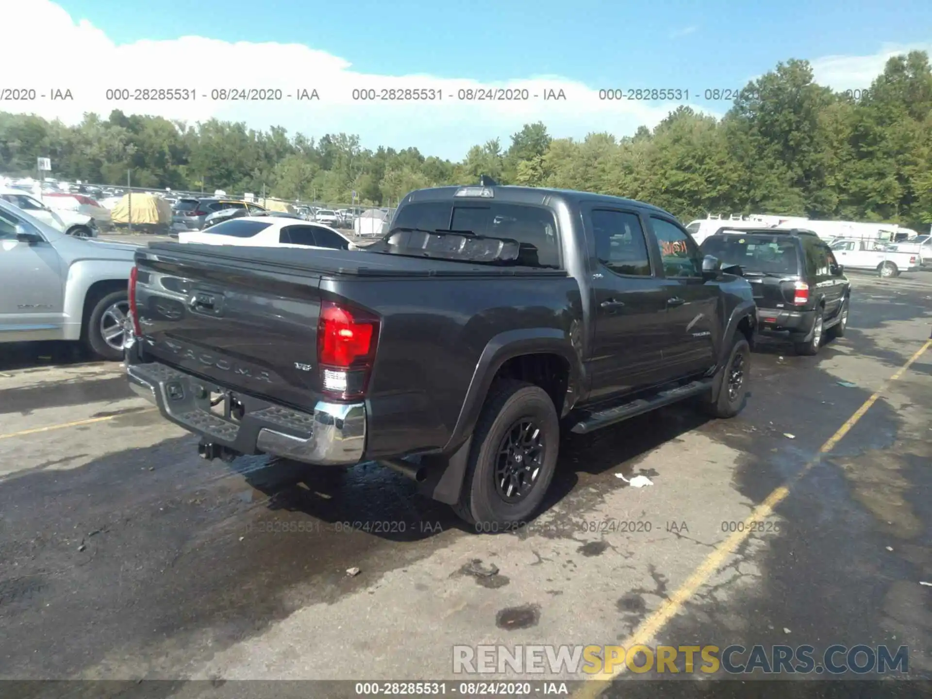 4 Photograph of a damaged car 3TMCZ5AN1LM337790 TOYOTA TACOMA 4WD 2020