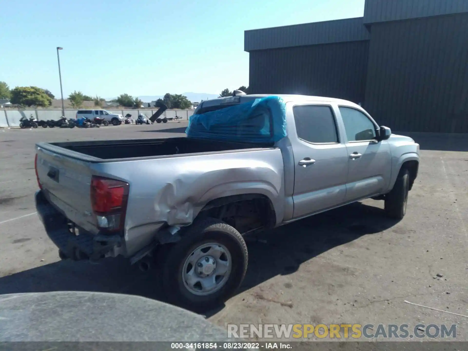 4 Photograph of a damaged car 3TMCZ5AN1LM343203 TOYOTA TACOMA 4WD 2020