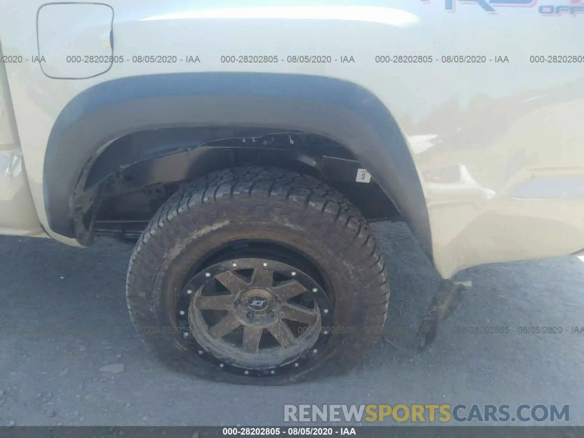 6 Photograph of a damaged car 3TMCZ5AN1LM349129 TOYOTA TACOMA 4WD 2020