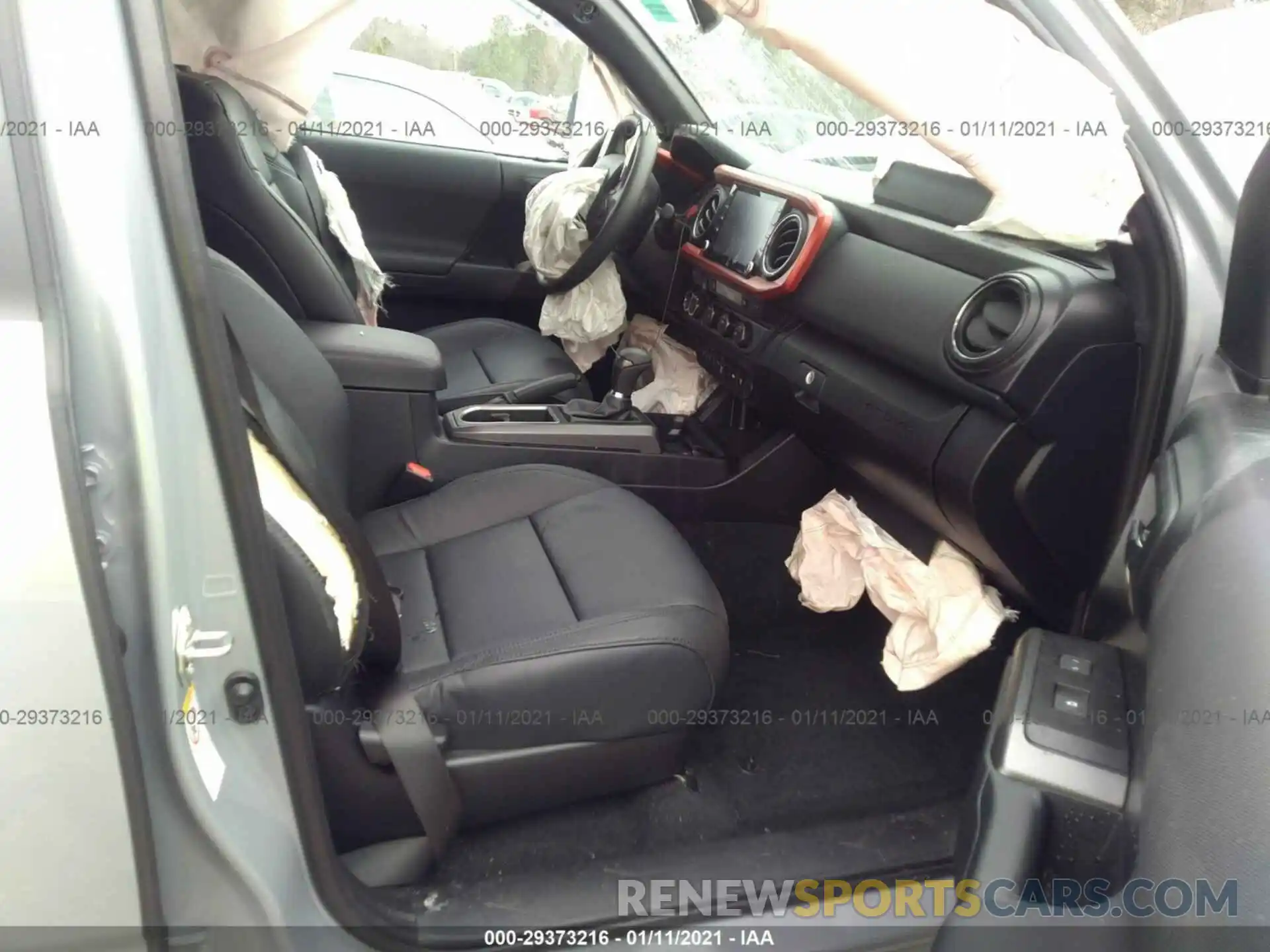 5 Photograph of a damaged car 3TMCZ5AN1LM349471 TOYOTA TACOMA 4WD 2020