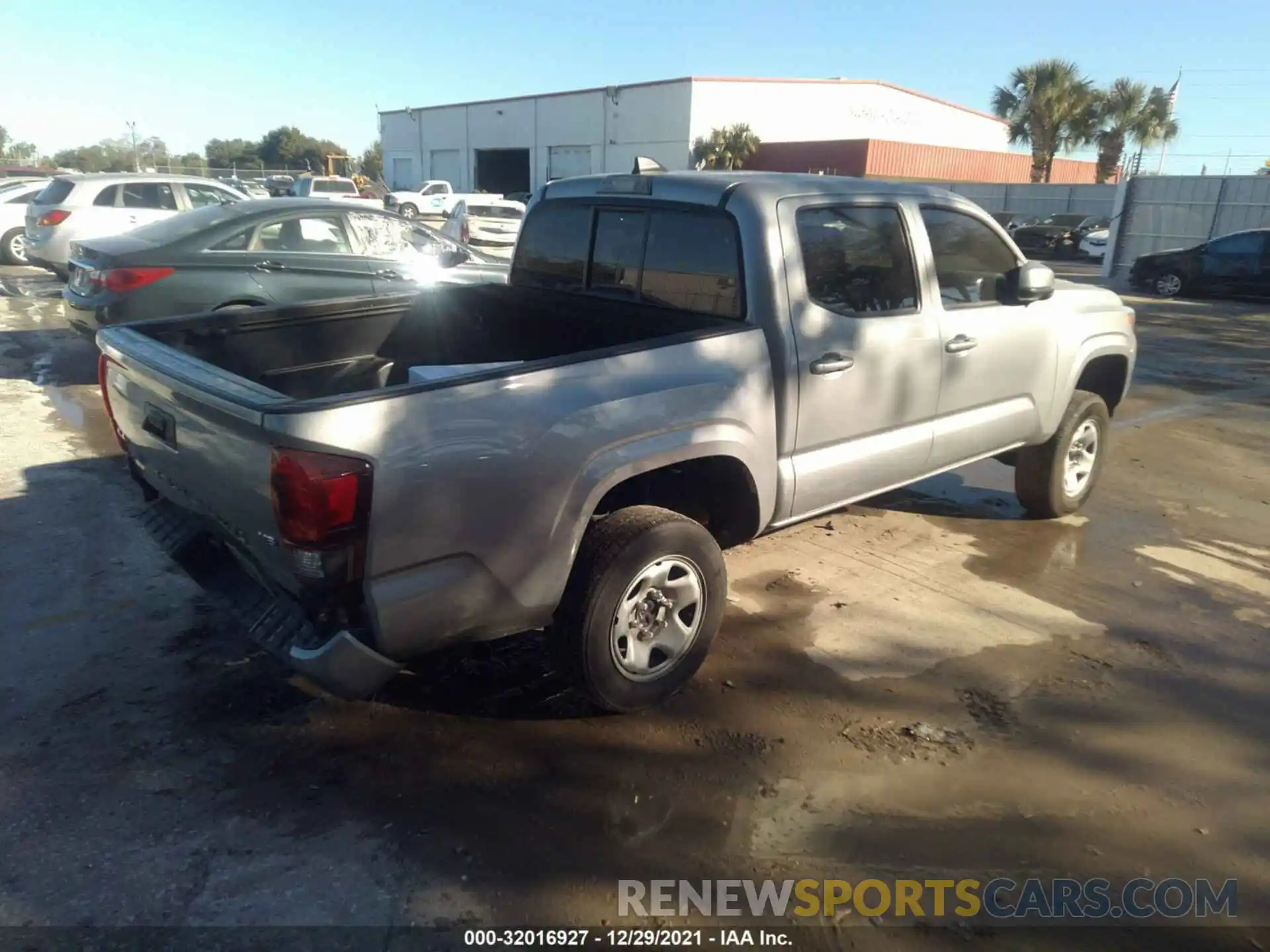 4 Photograph of a damaged car 3TMCZ5AN1LM350877 TOYOTA TACOMA 4WD 2020