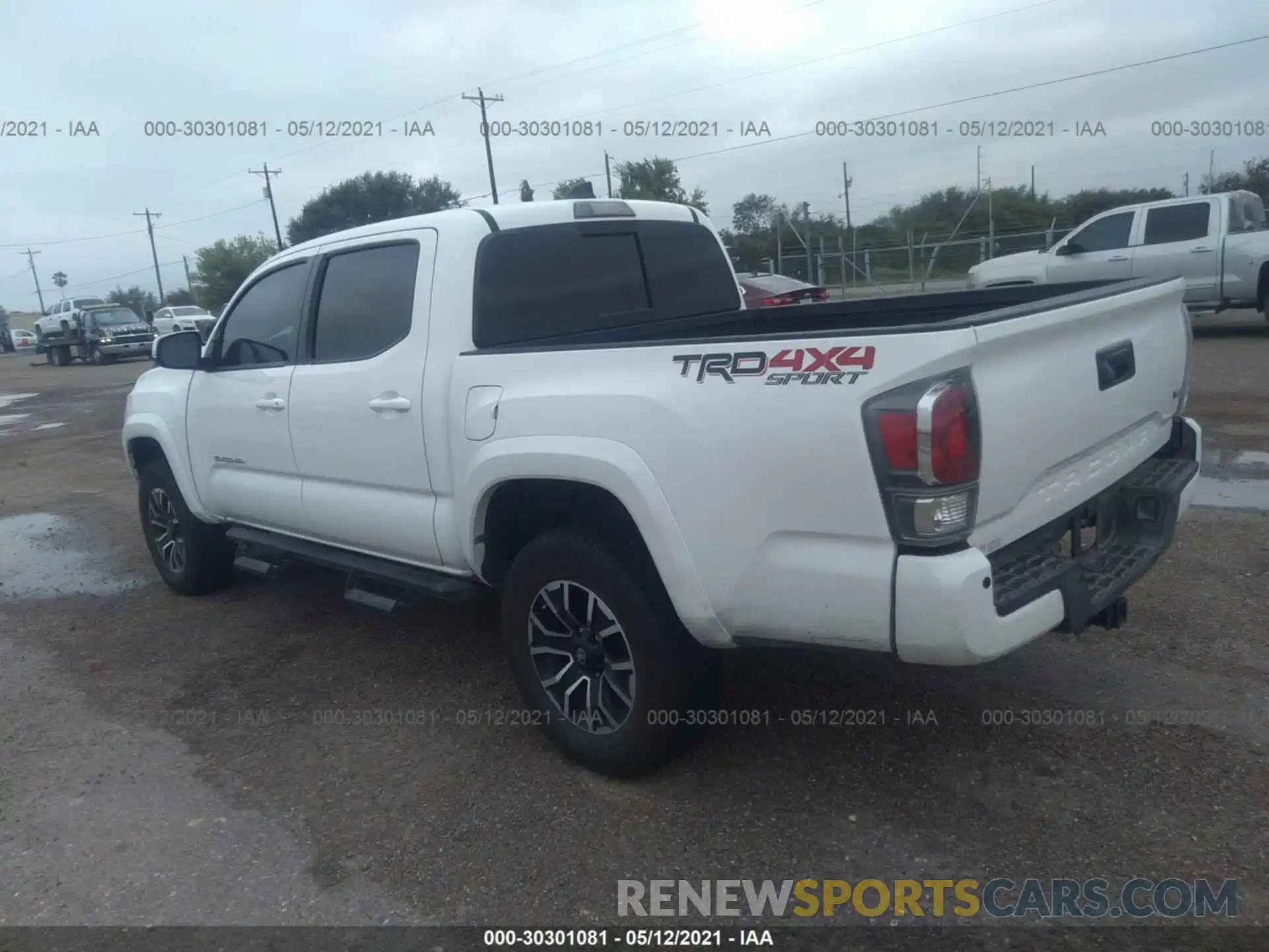 3 Photograph of a damaged car 3TMCZ5AN1LM352404 TOYOTA TACOMA 4WD 2020