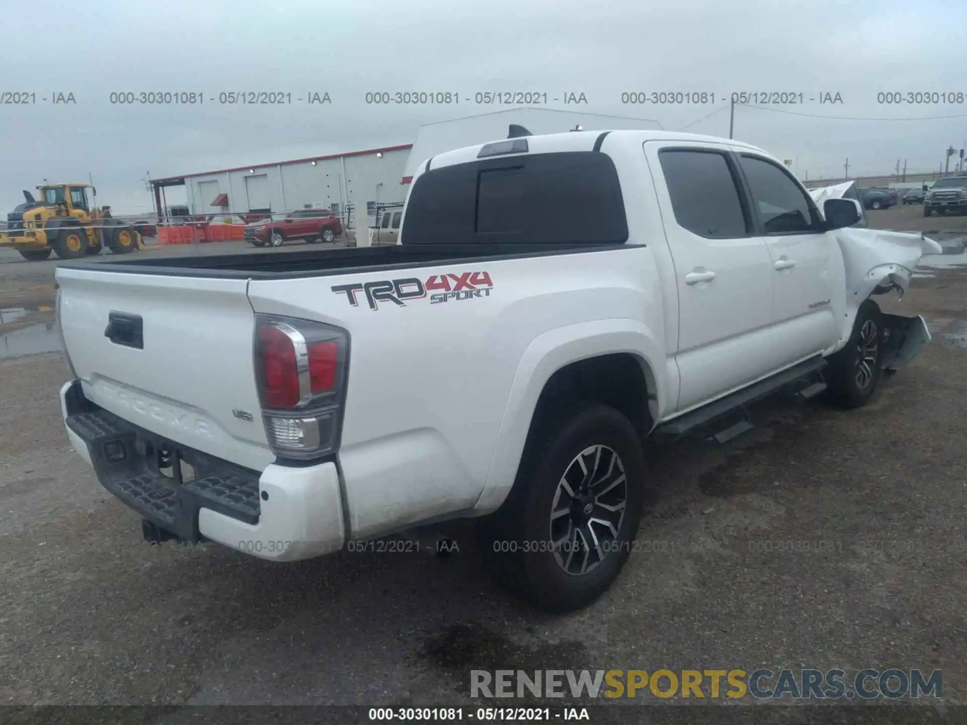 4 Photograph of a damaged car 3TMCZ5AN1LM352404 TOYOTA TACOMA 4WD 2020