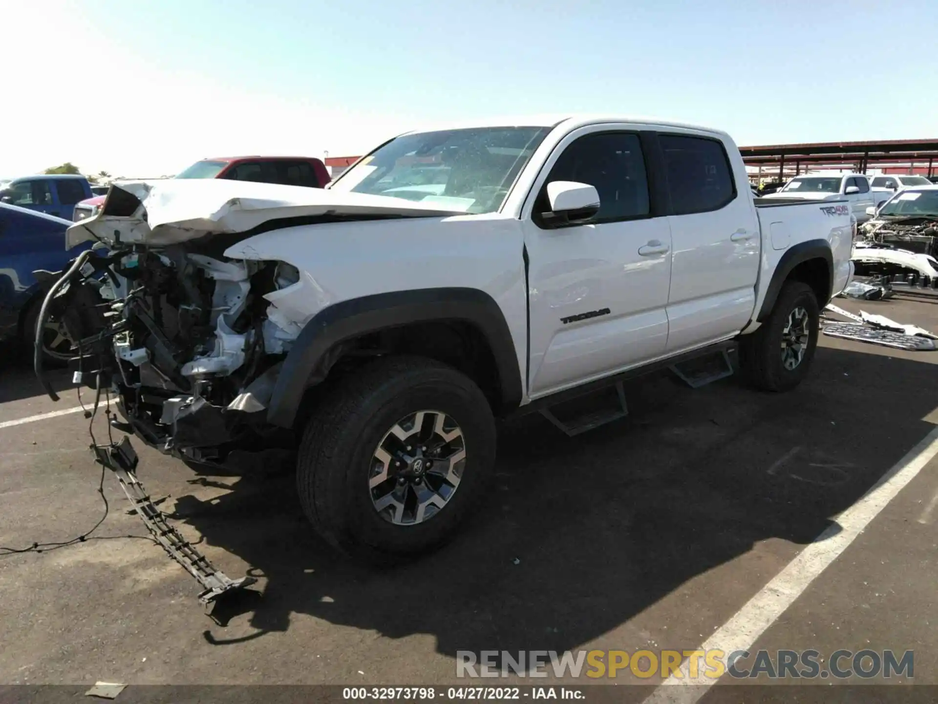 2 Фотография поврежденного автомобиля 3TMCZ5AN1LM356548 TOYOTA TACOMA 4WD 2020