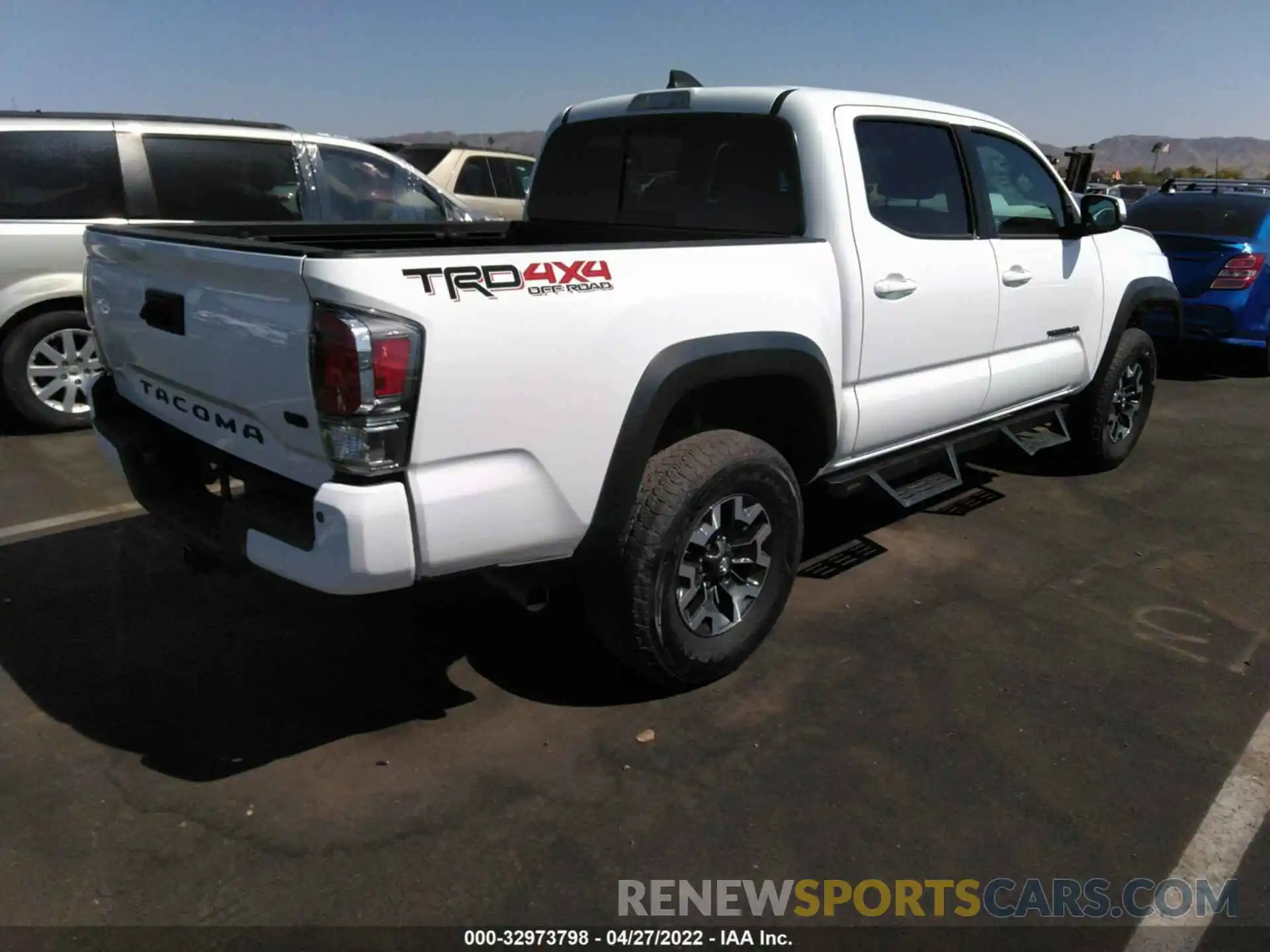 4 Фотография поврежденного автомобиля 3TMCZ5AN1LM356548 TOYOTA TACOMA 4WD 2020