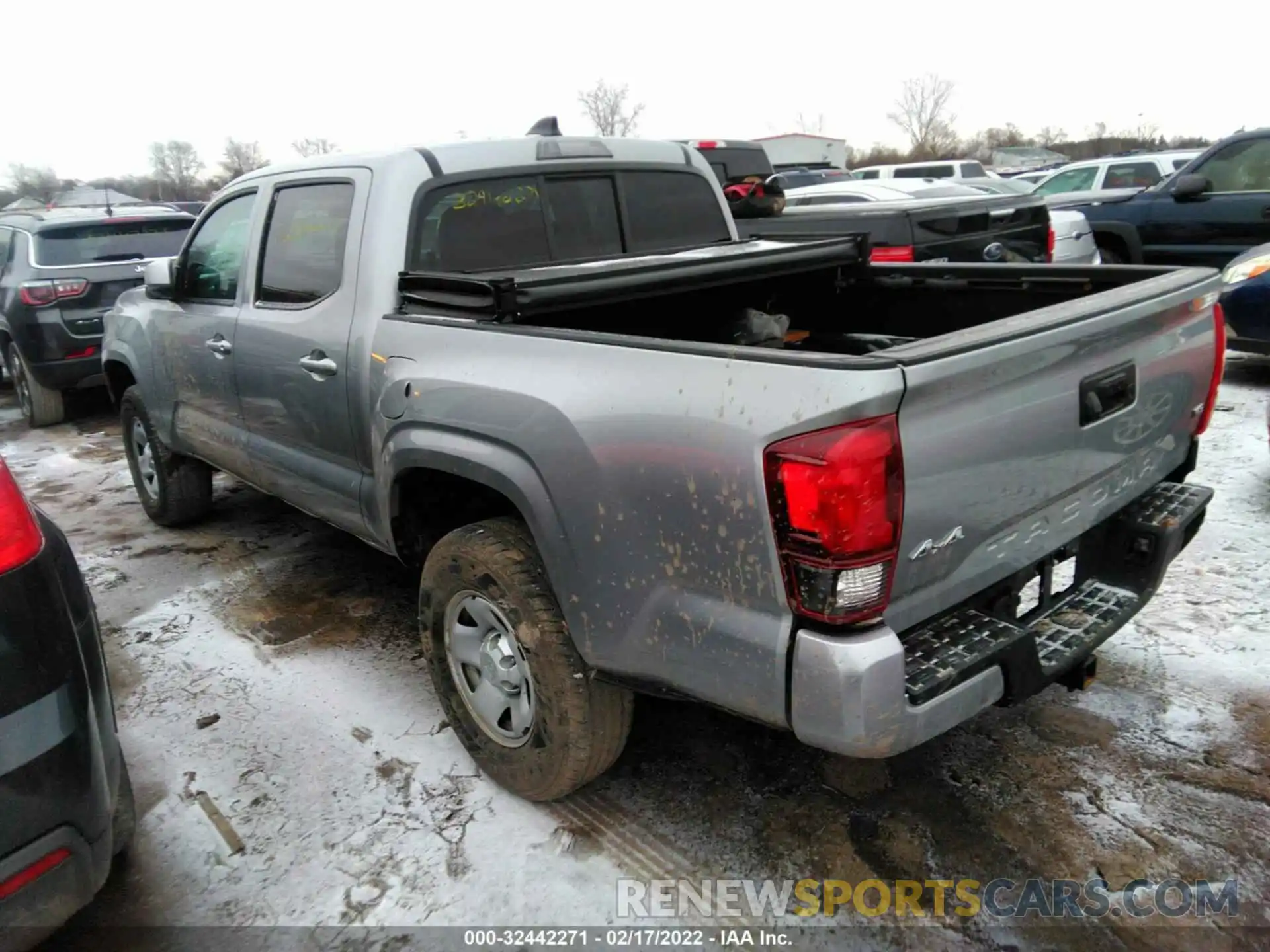 3 Фотография поврежденного автомобиля 3TMCZ5AN2LM292584 TOYOTA TACOMA 4WD 2020