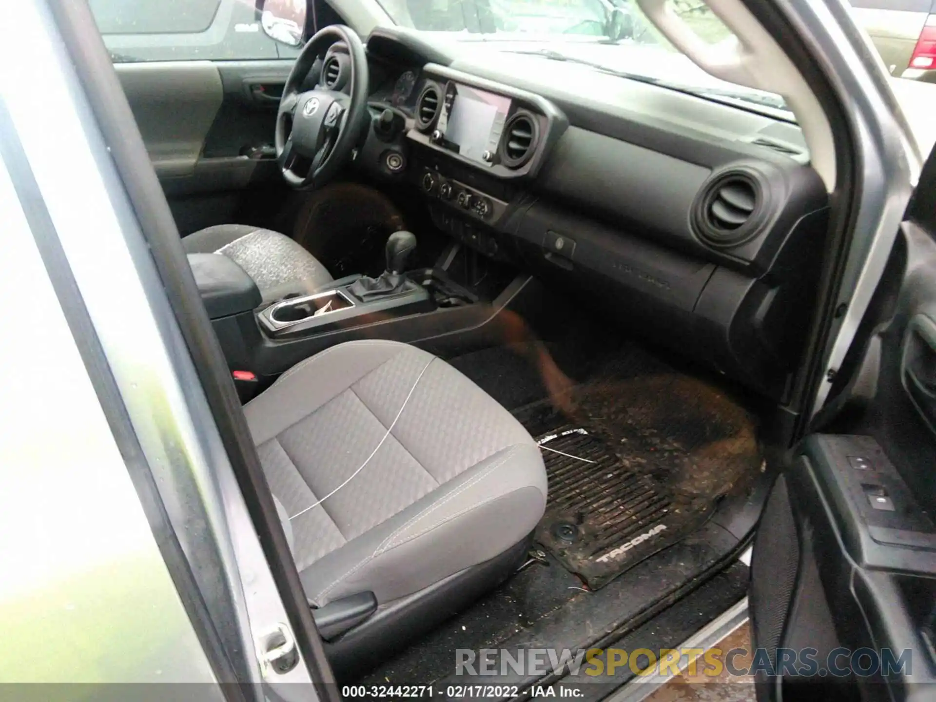 5 Photograph of a damaged car 3TMCZ5AN2LM292584 TOYOTA TACOMA 4WD 2020