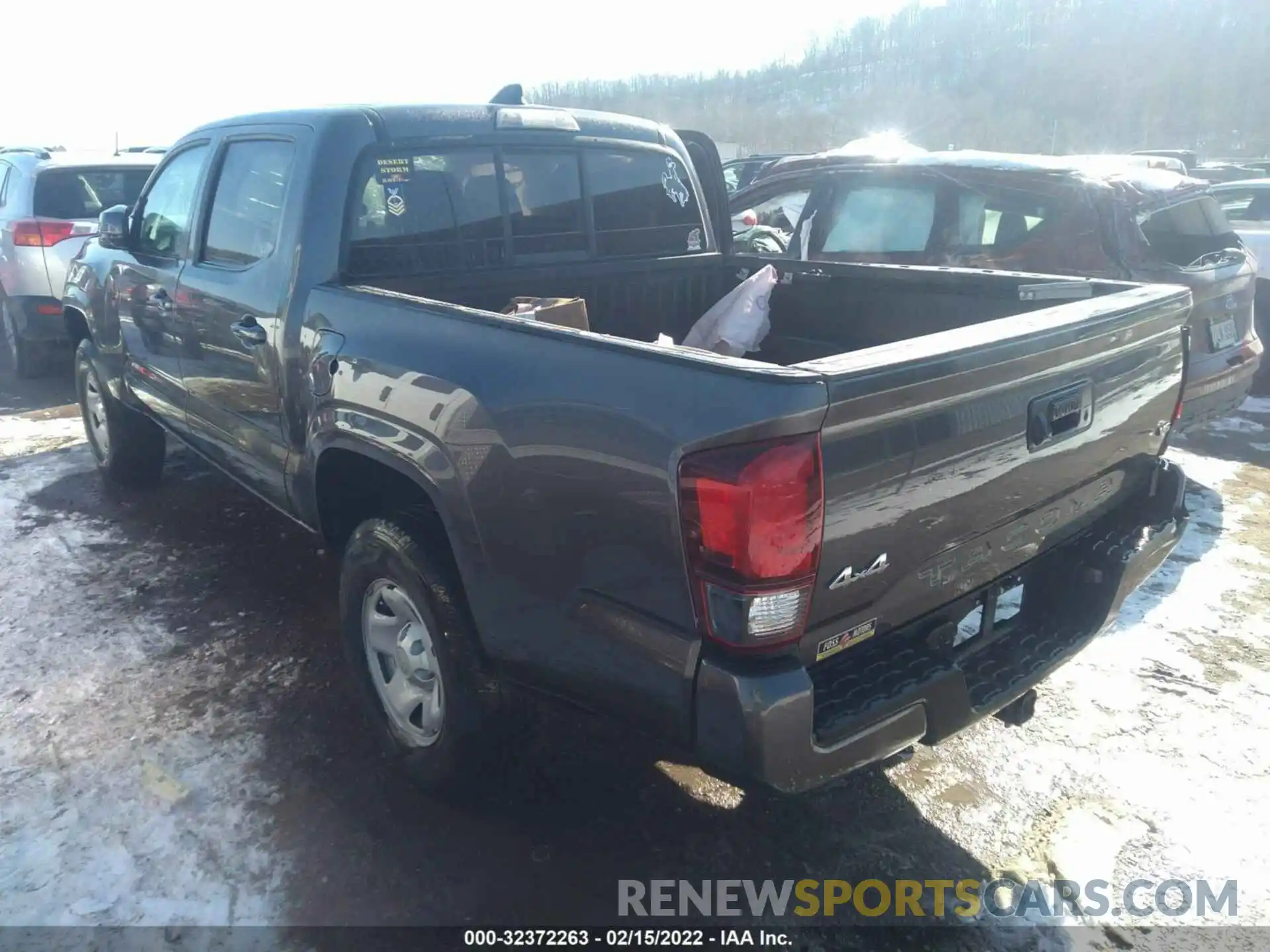 3 Фотография поврежденного автомобиля 3TMCZ5AN2LM294920 TOYOTA TACOMA 4WD 2020