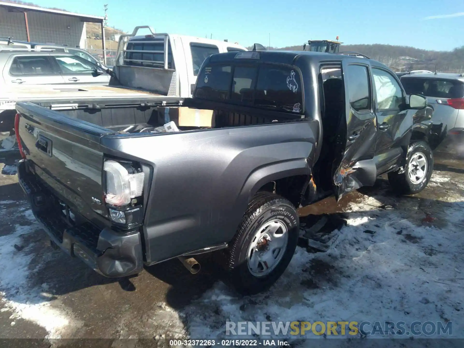 4 Photograph of a damaged car 3TMCZ5AN2LM294920 TOYOTA TACOMA 4WD 2020