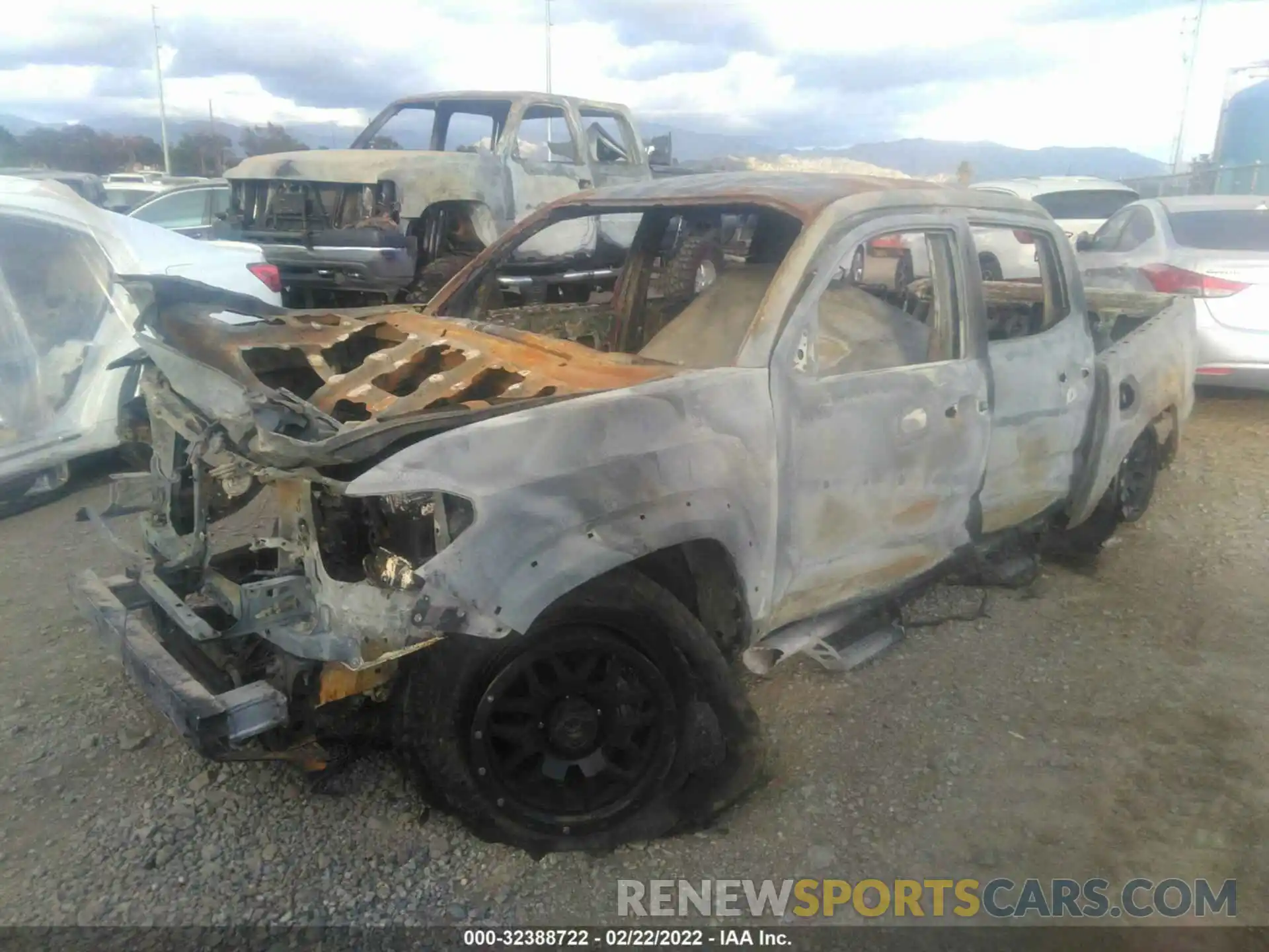 2 Photograph of a damaged car 3TMCZ5AN2LM296263 TOYOTA TACOMA 4WD 2020