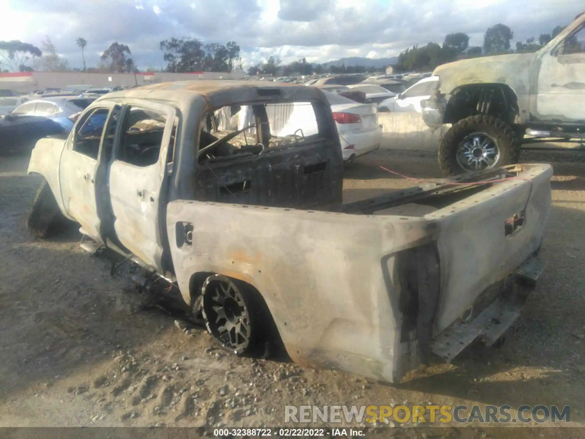 3 Photograph of a damaged car 3TMCZ5AN2LM296263 TOYOTA TACOMA 4WD 2020