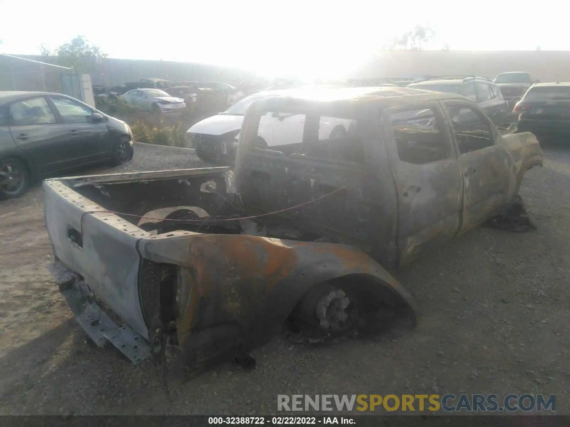 4 Photograph of a damaged car 3TMCZ5AN2LM296263 TOYOTA TACOMA 4WD 2020