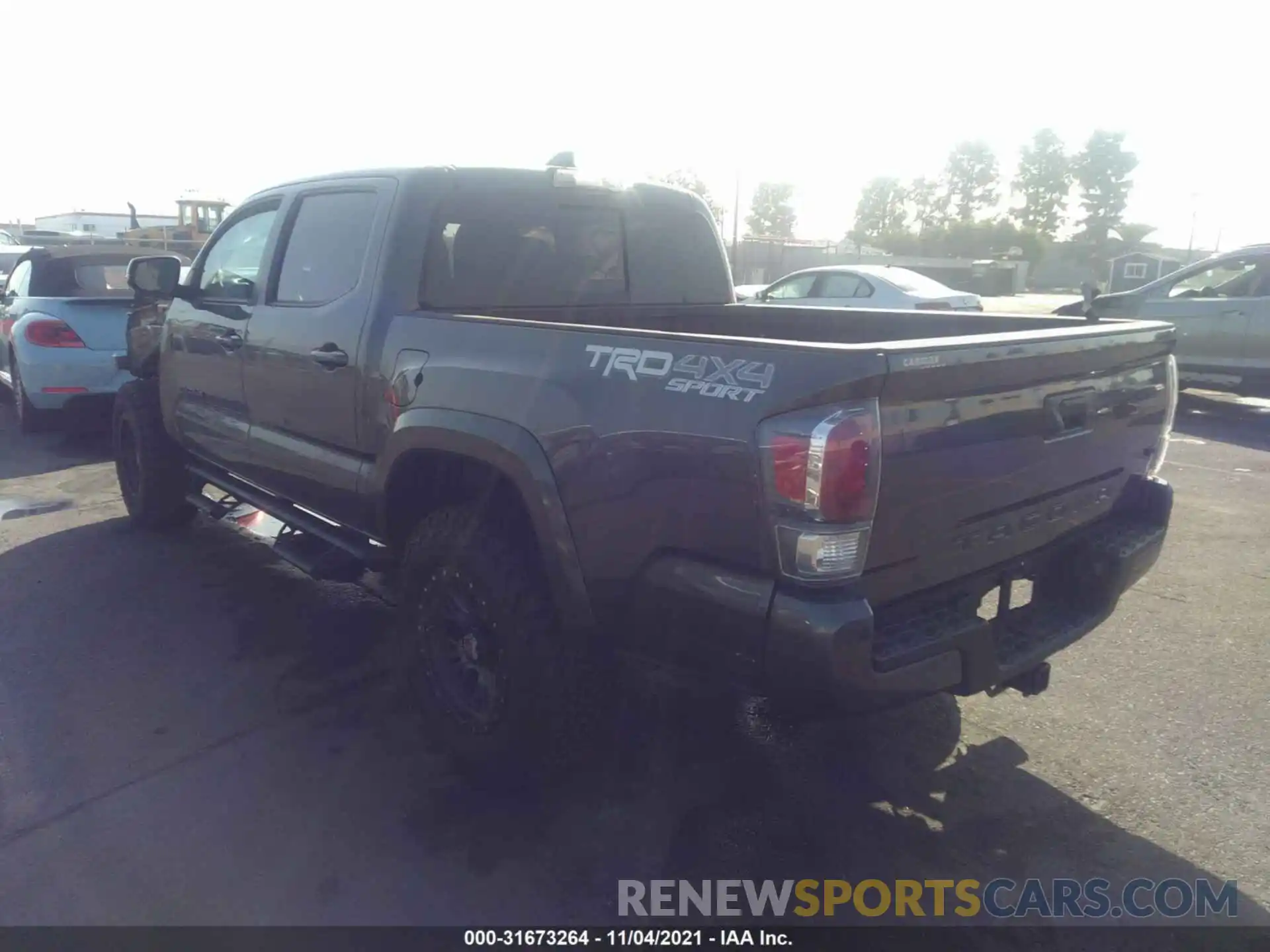 3 Фотография поврежденного автомобиля 3TMCZ5AN2LM296683 TOYOTA TACOMA 4WD 2020