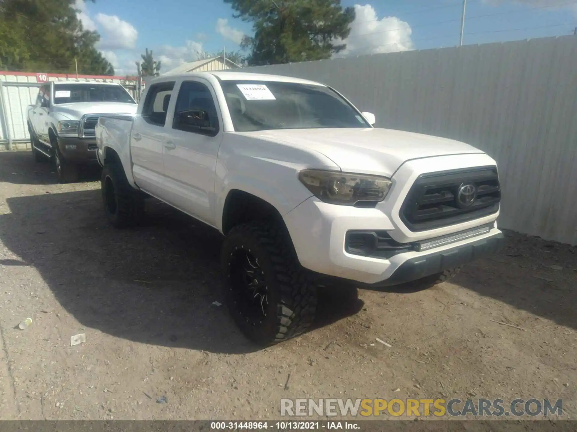 1 Photograph of a damaged car 3TMCZ5AN2LM300831 TOYOTA TACOMA 4WD 2020