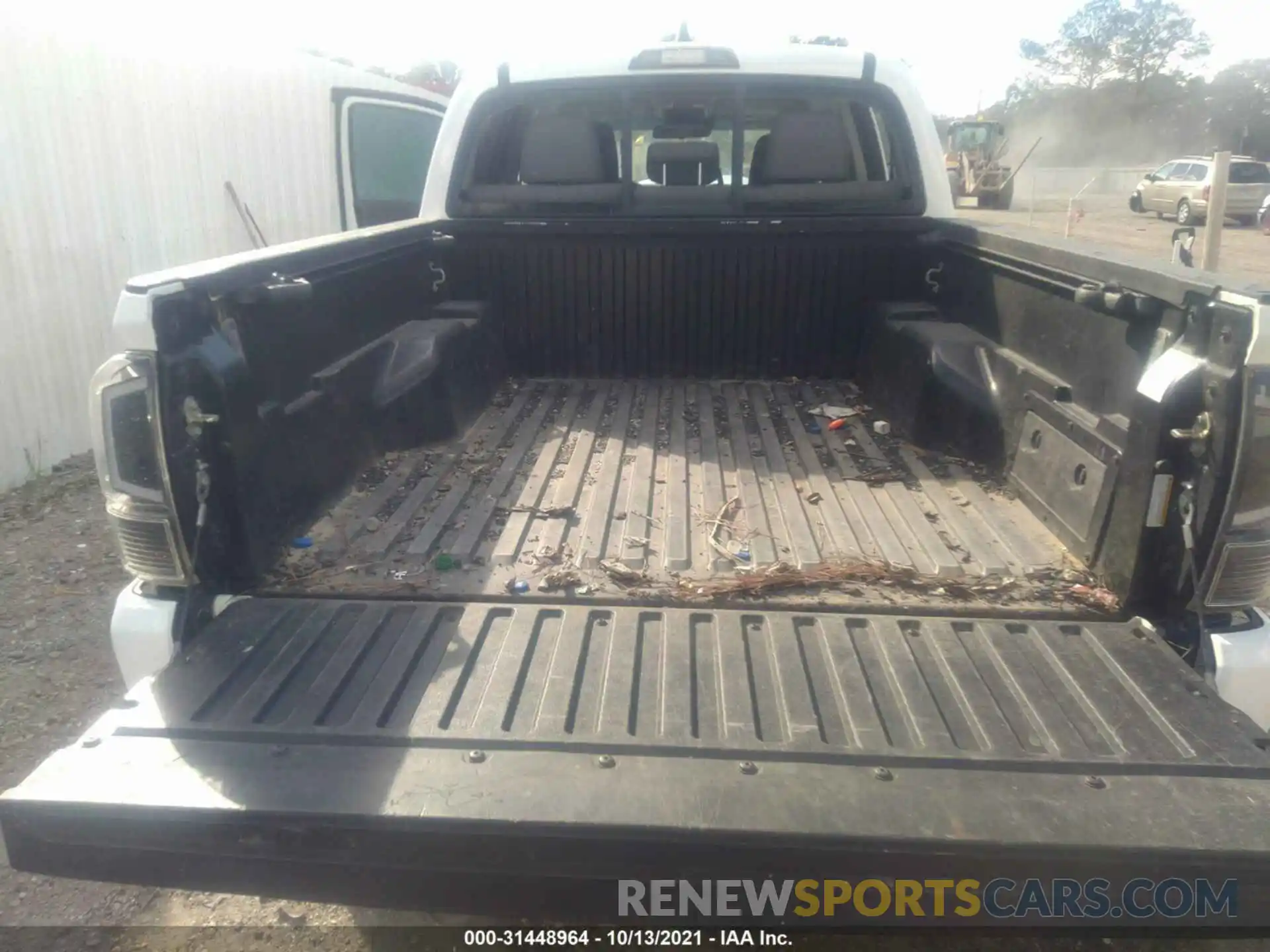 8 Photograph of a damaged car 3TMCZ5AN2LM300831 TOYOTA TACOMA 4WD 2020