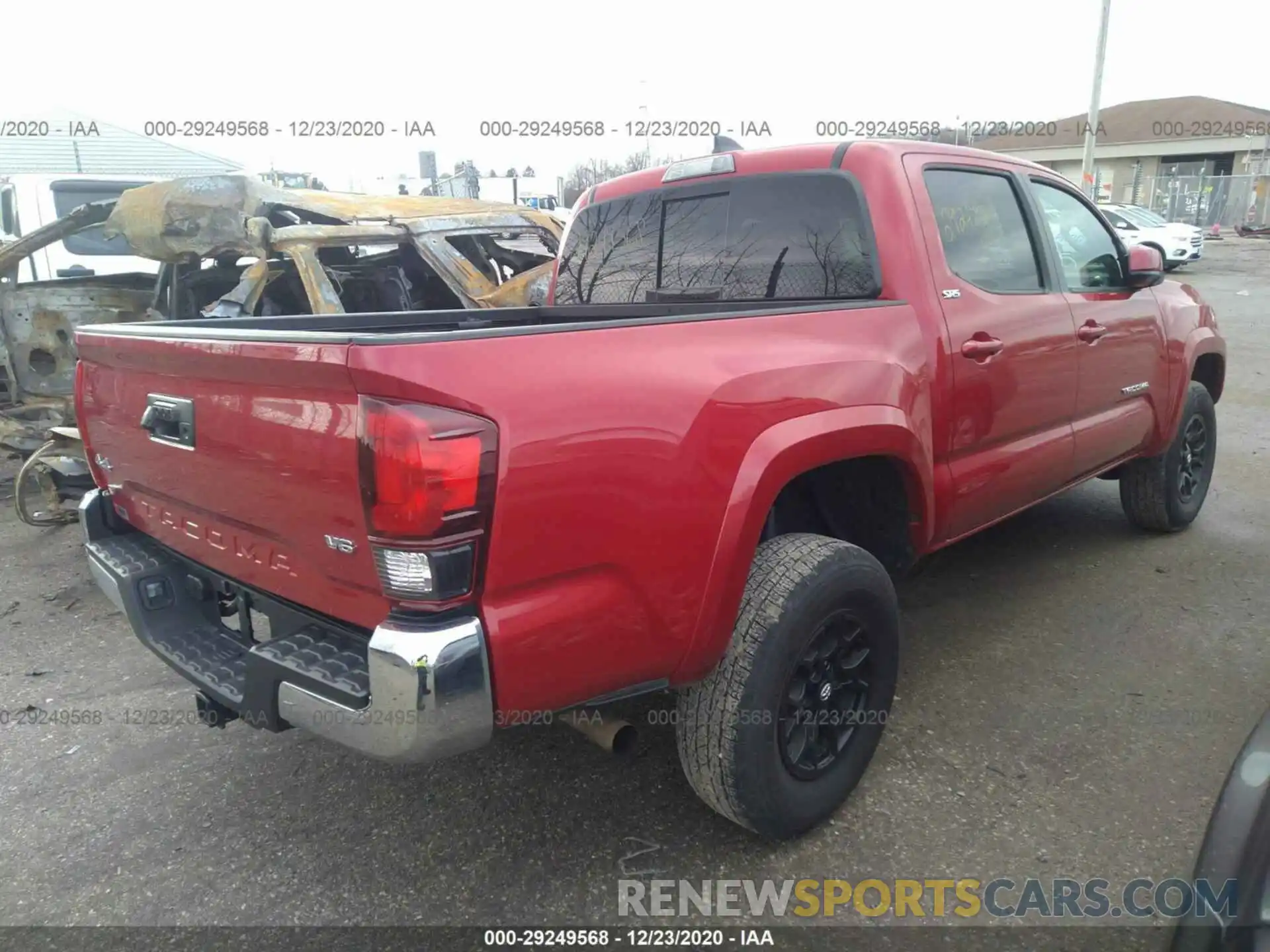 4 Photograph of a damaged car 3TMCZ5AN2LM303518 TOYOTA TACOMA 4WD 2020