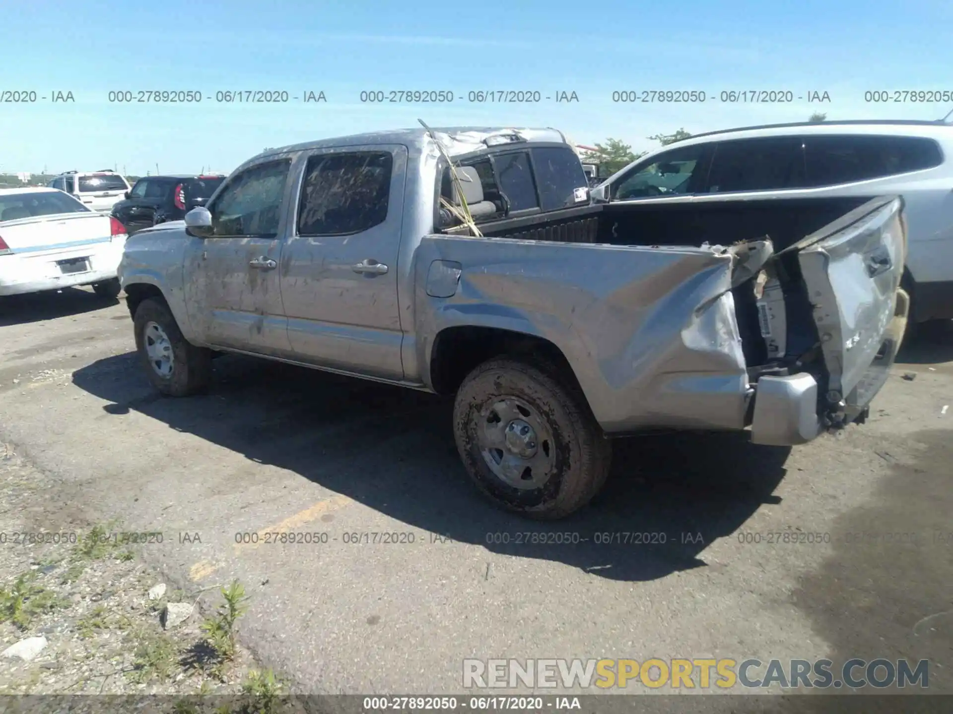 3 Фотография поврежденного автомобиля 3TMCZ5AN2LM306774 TOYOTA TACOMA 4WD 2020