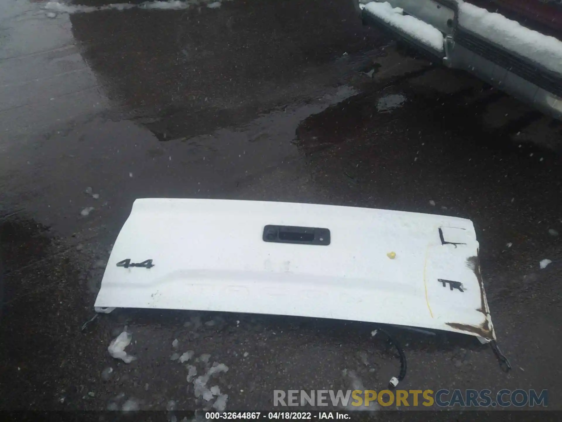 12 Photograph of a damaged car 3TMCZ5AN2LM308072 TOYOTA TACOMA 4WD 2020