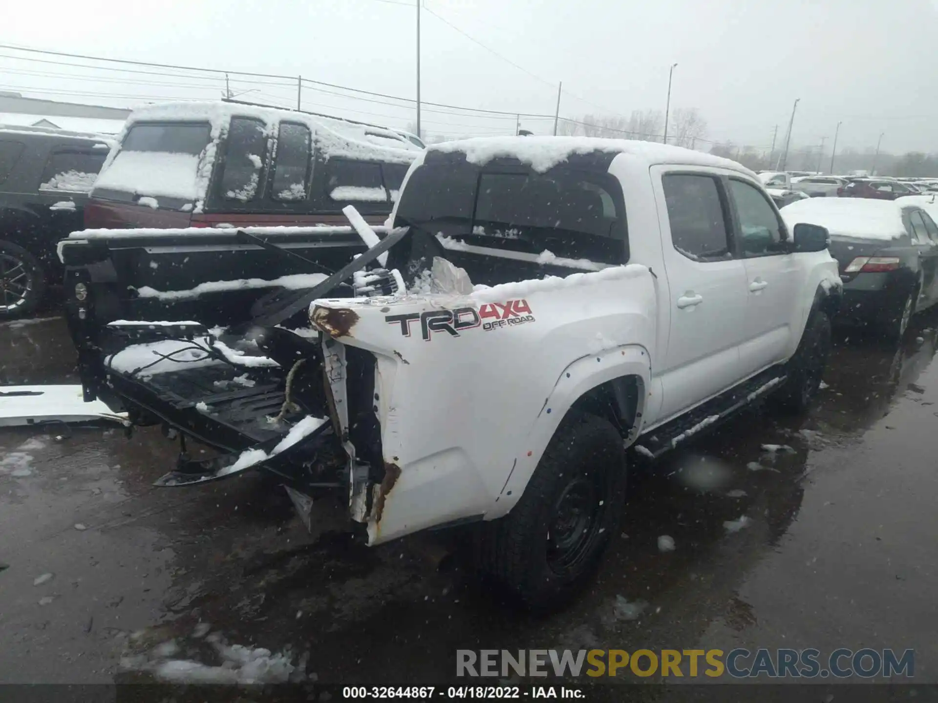 4 Photograph of a damaged car 3TMCZ5AN2LM308072 TOYOTA TACOMA 4WD 2020