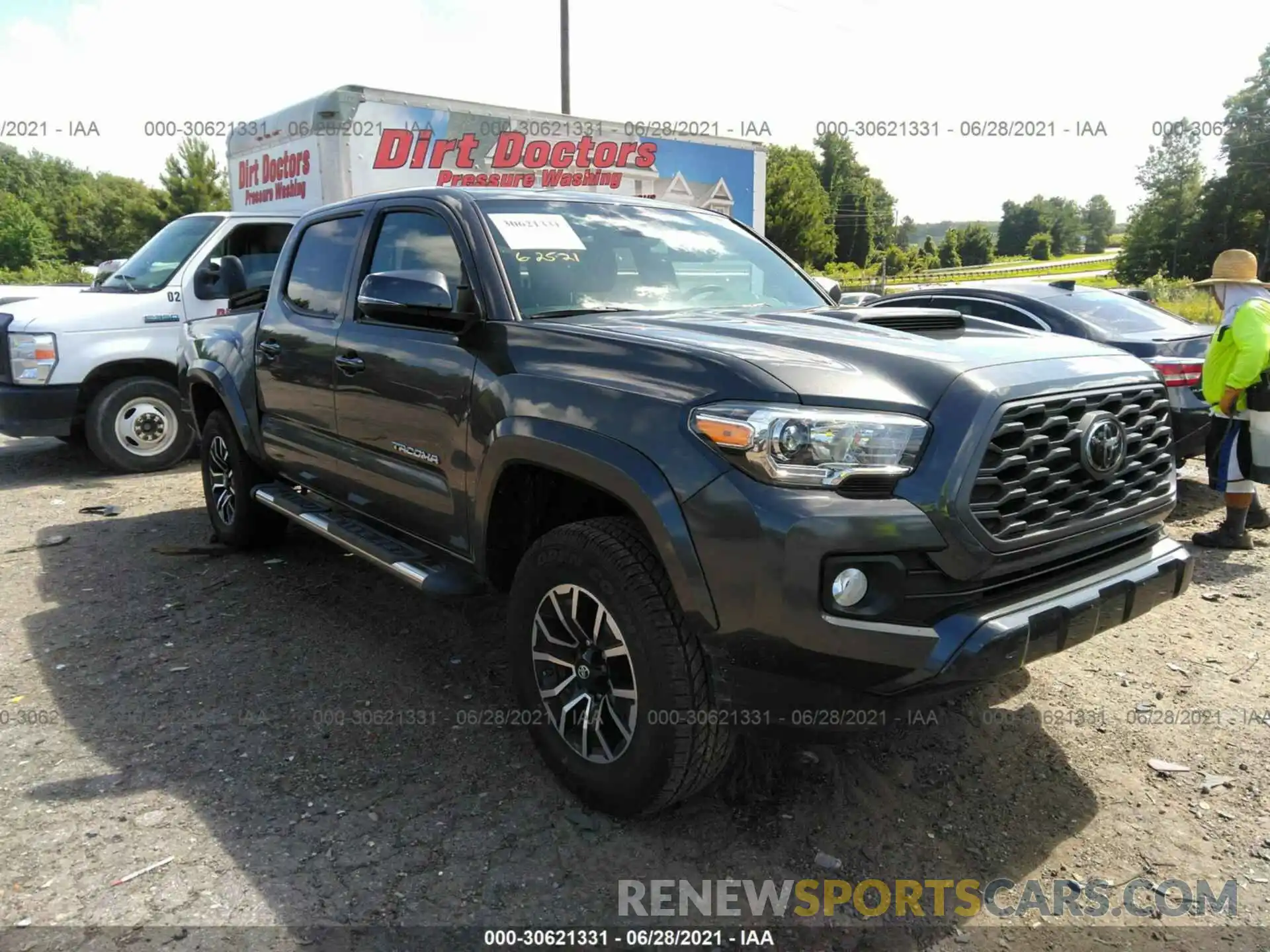 1 Photograph of a damaged car 3TMCZ5AN2LM310954 TOYOTA TACOMA 4WD 2020