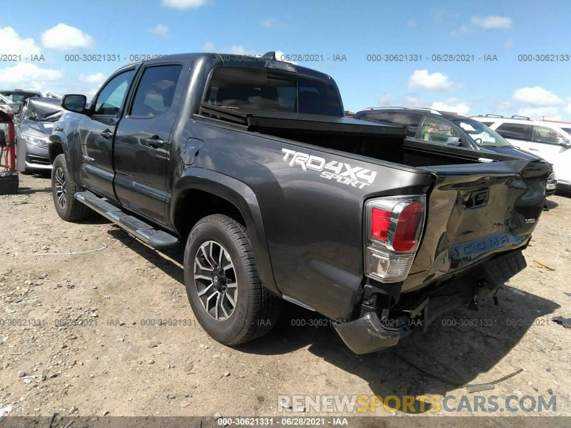 3 Фотография поврежденного автомобиля 3TMCZ5AN2LM310954 TOYOTA TACOMA 4WD 2020