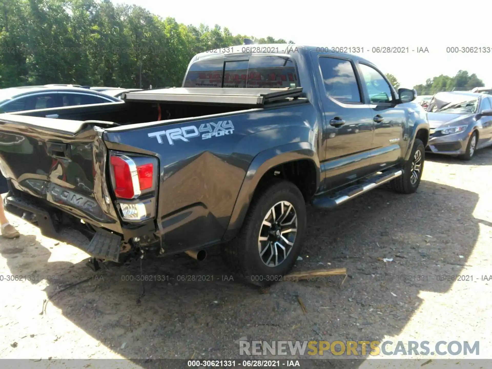 4 Фотография поврежденного автомобиля 3TMCZ5AN2LM310954 TOYOTA TACOMA 4WD 2020