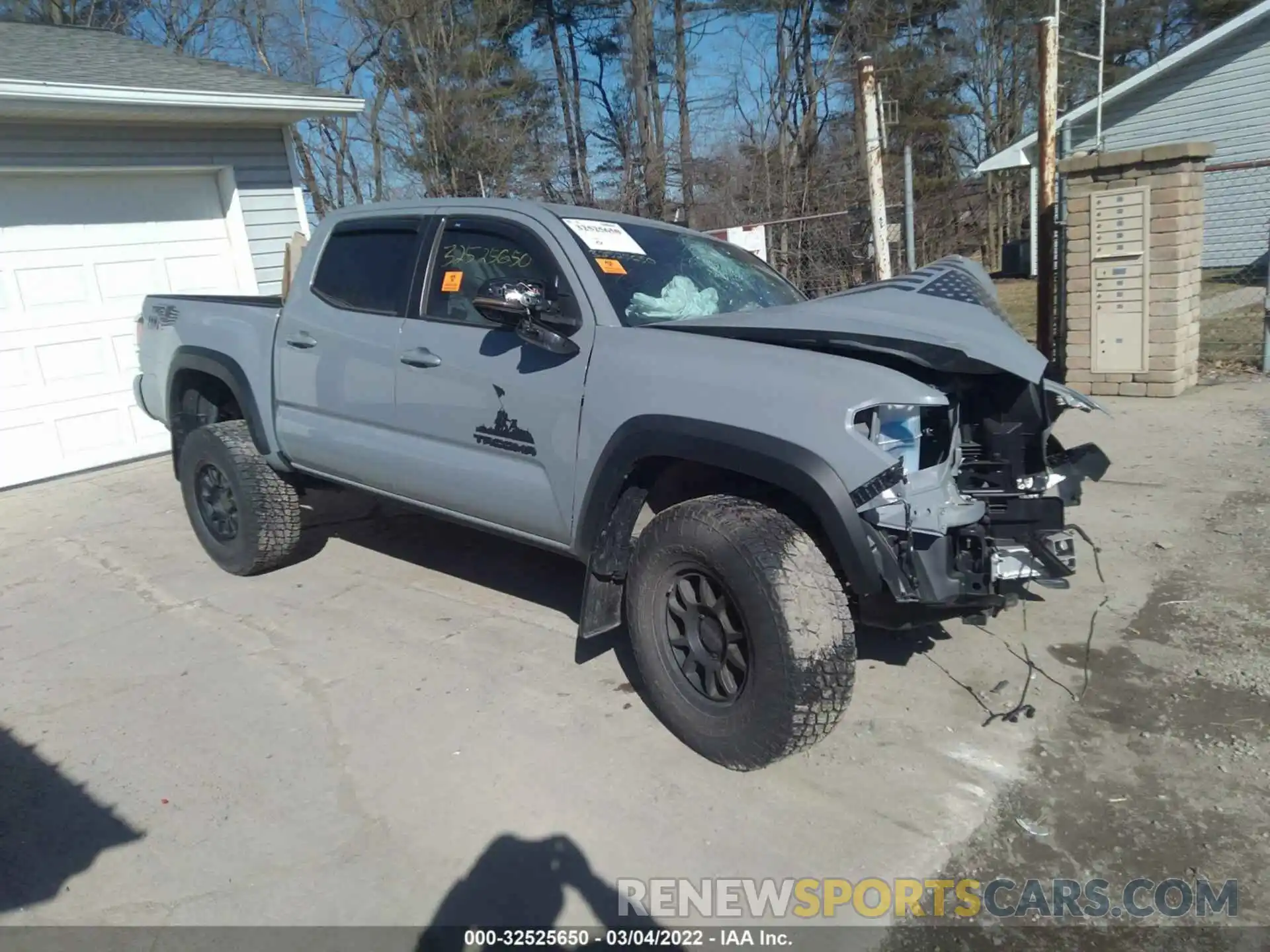 1 Photograph of a damaged car 3TMCZ5AN2LM316737 TOYOTA TACOMA 4WD 2020