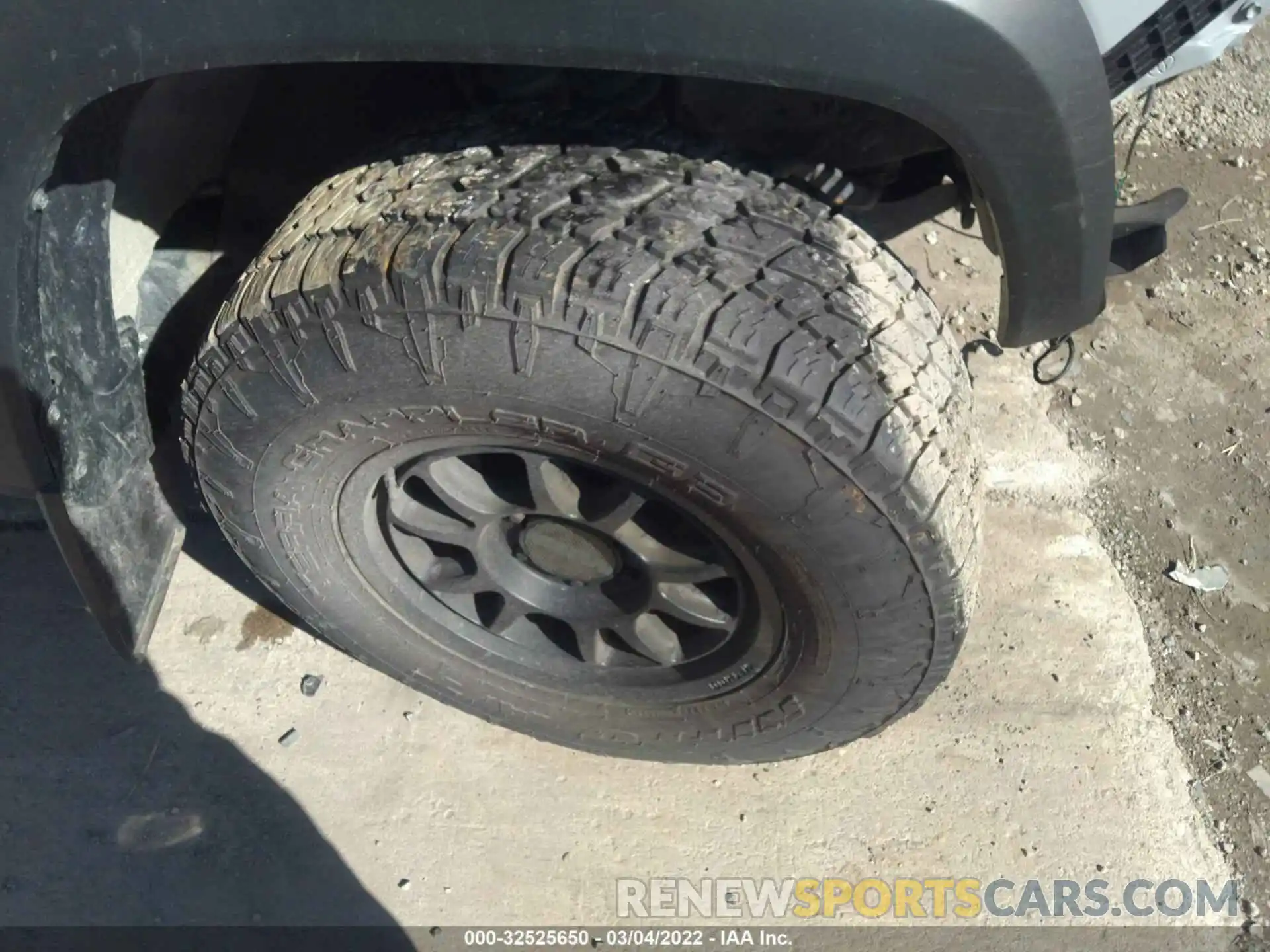 14 Photograph of a damaged car 3TMCZ5AN2LM316737 TOYOTA TACOMA 4WD 2020